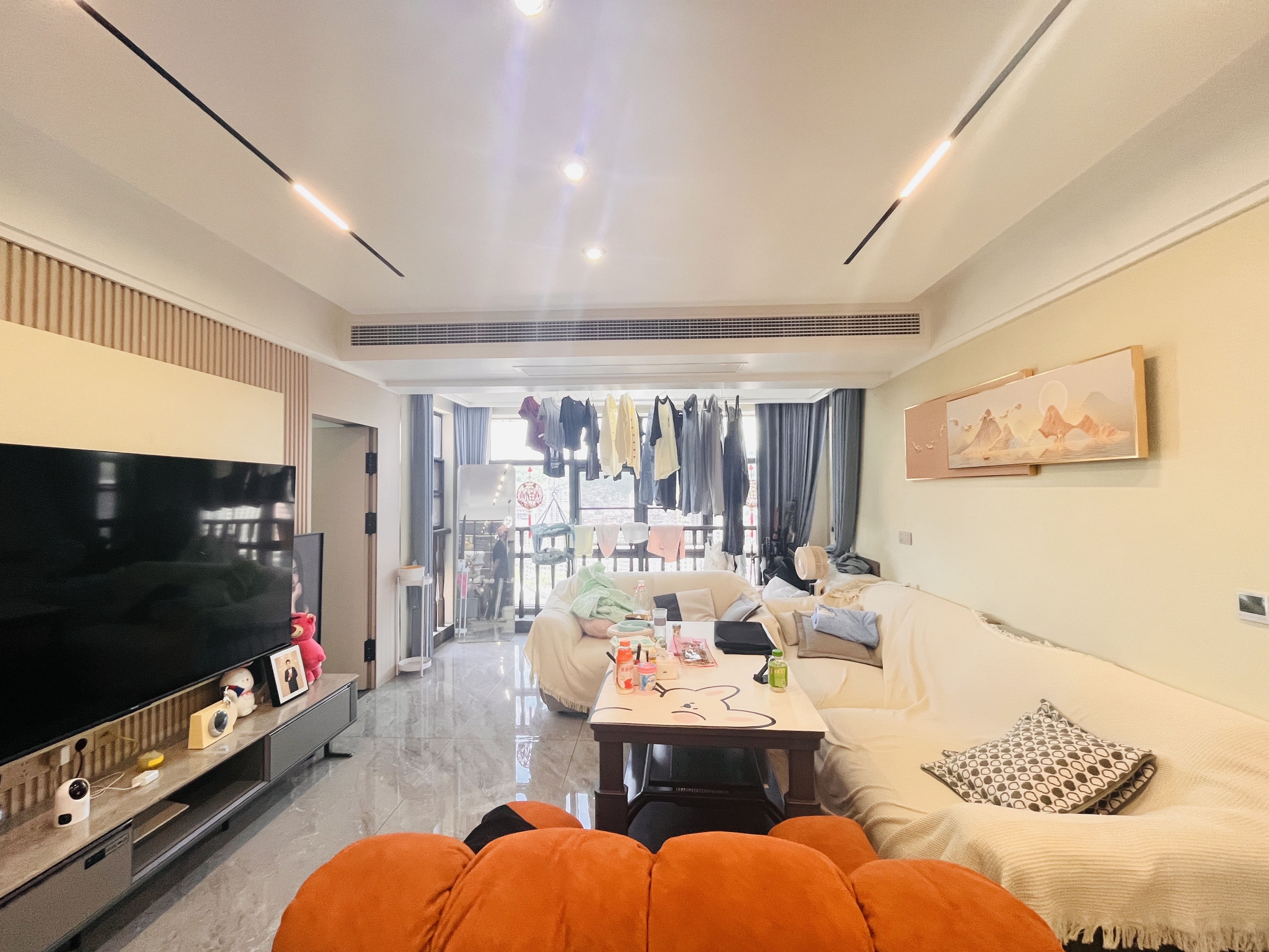 南门口安置小区  3室2厅2卫   89.80万客厅