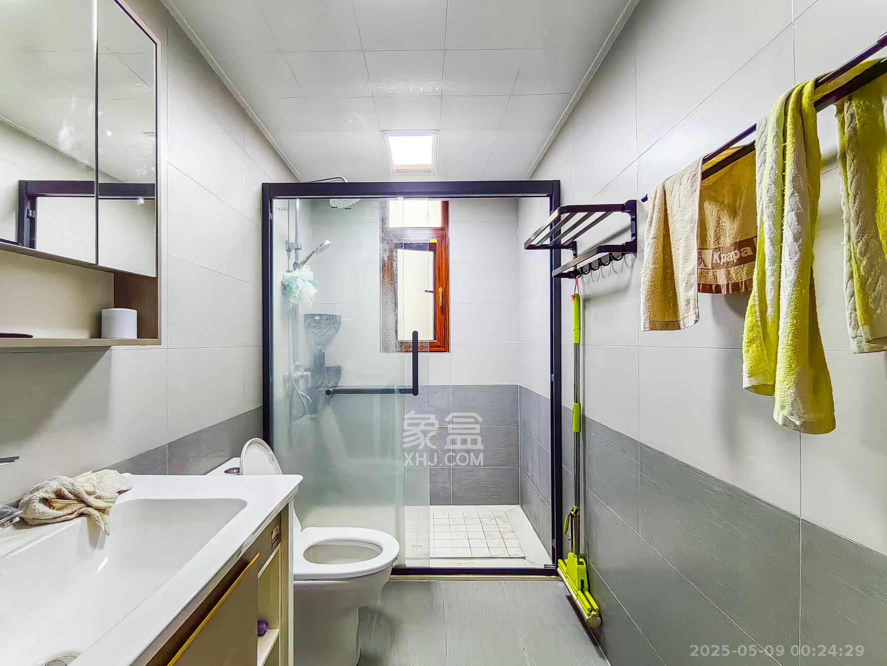 保利香槟国际  6室3厅3卫    420.0万 保利香槟国际  6室3厅3卫    420.0万卫生间