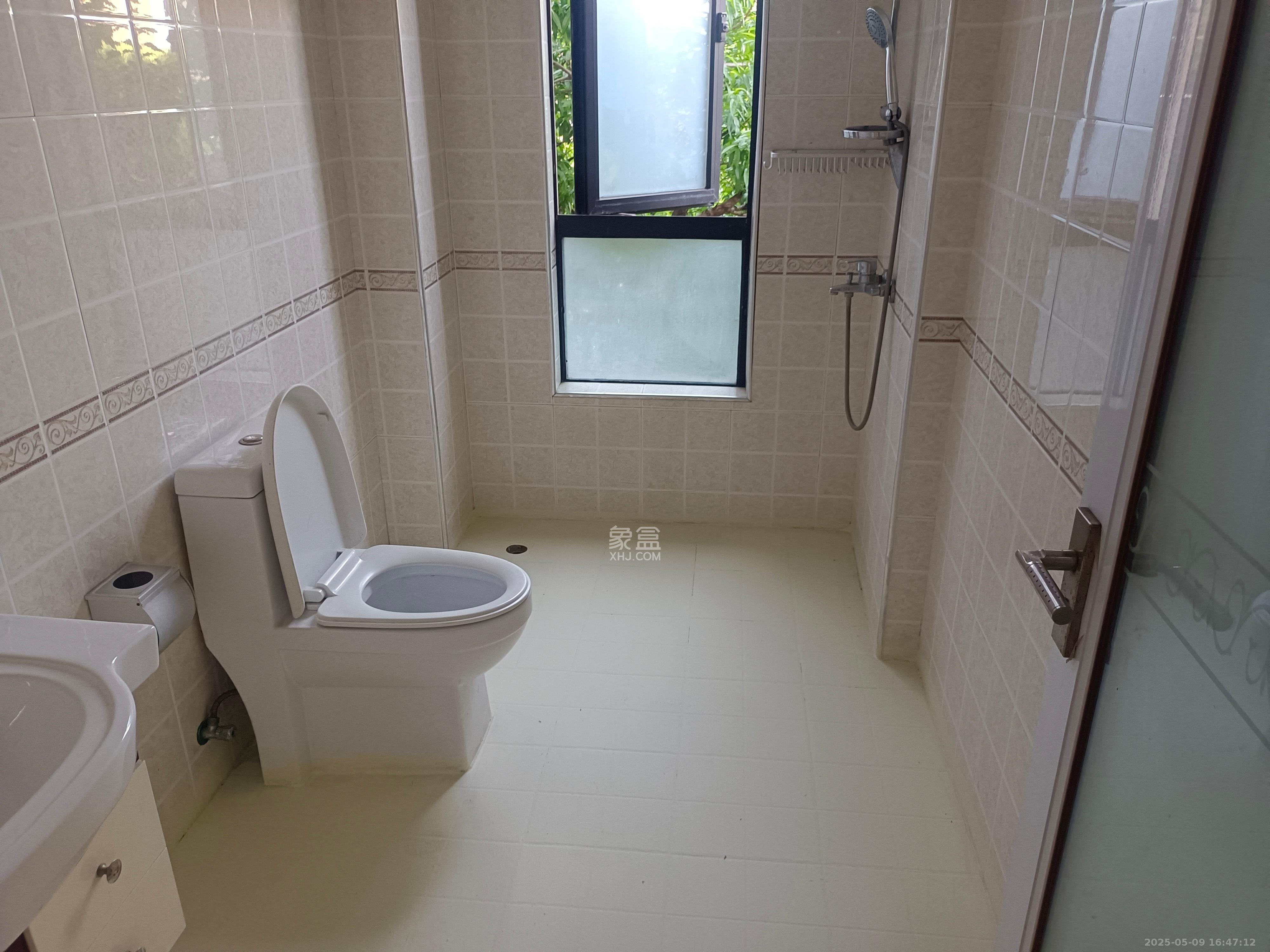 达美D6区  3室2厅2卫   3200.00元/月室内图