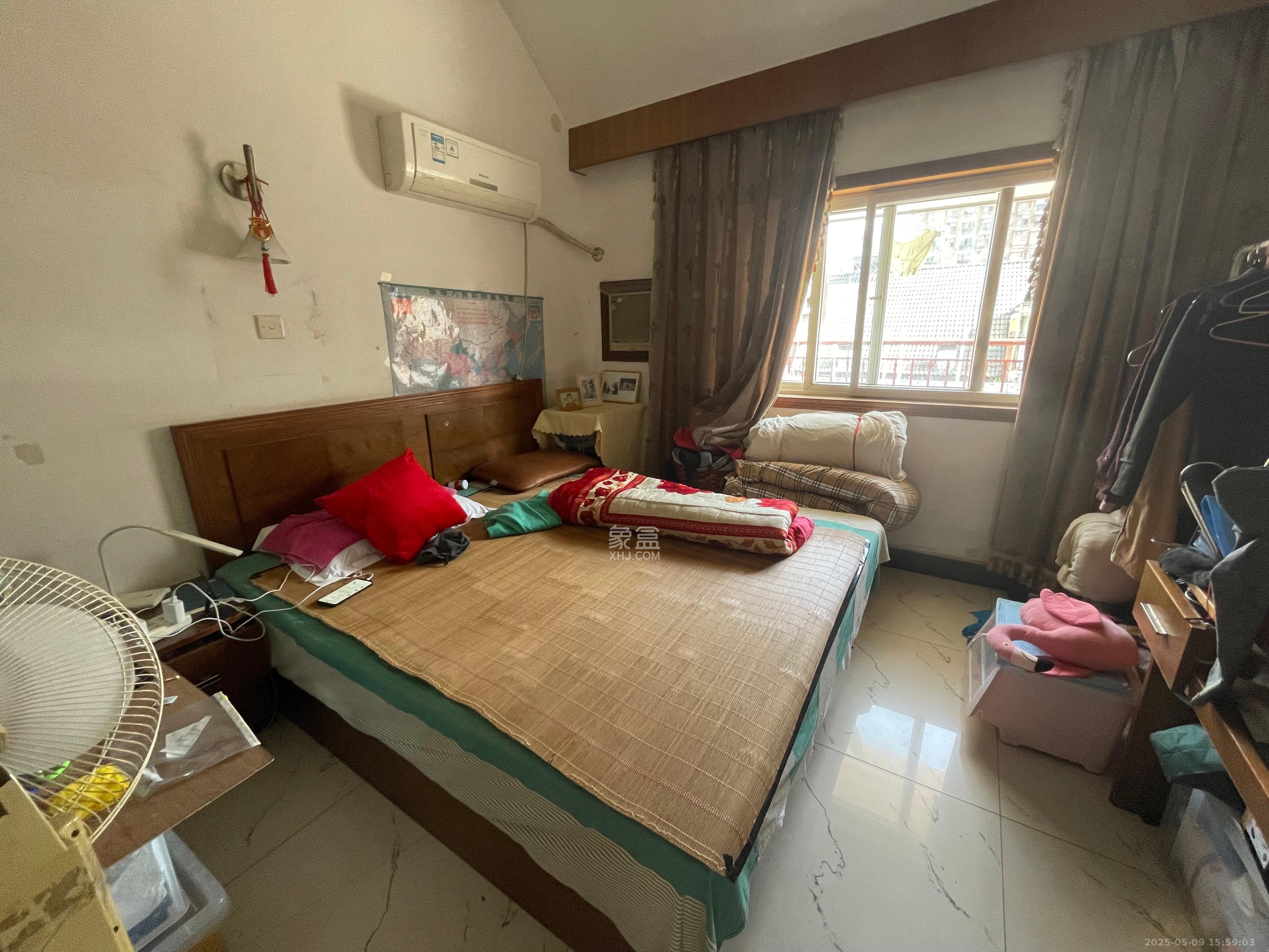 景湾小区（井湾小区）  4室2厅2卫   1800.00元/月室内图