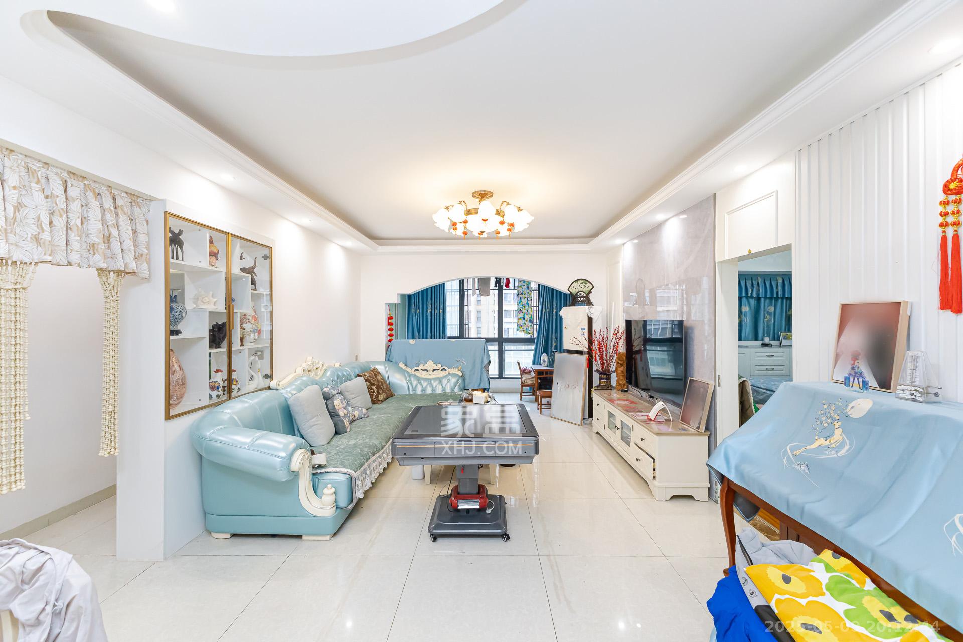 勤诚达新界 3室2厅1卫 90.0万 勤诚达新界 3室2厅1卫 90.0万客厅