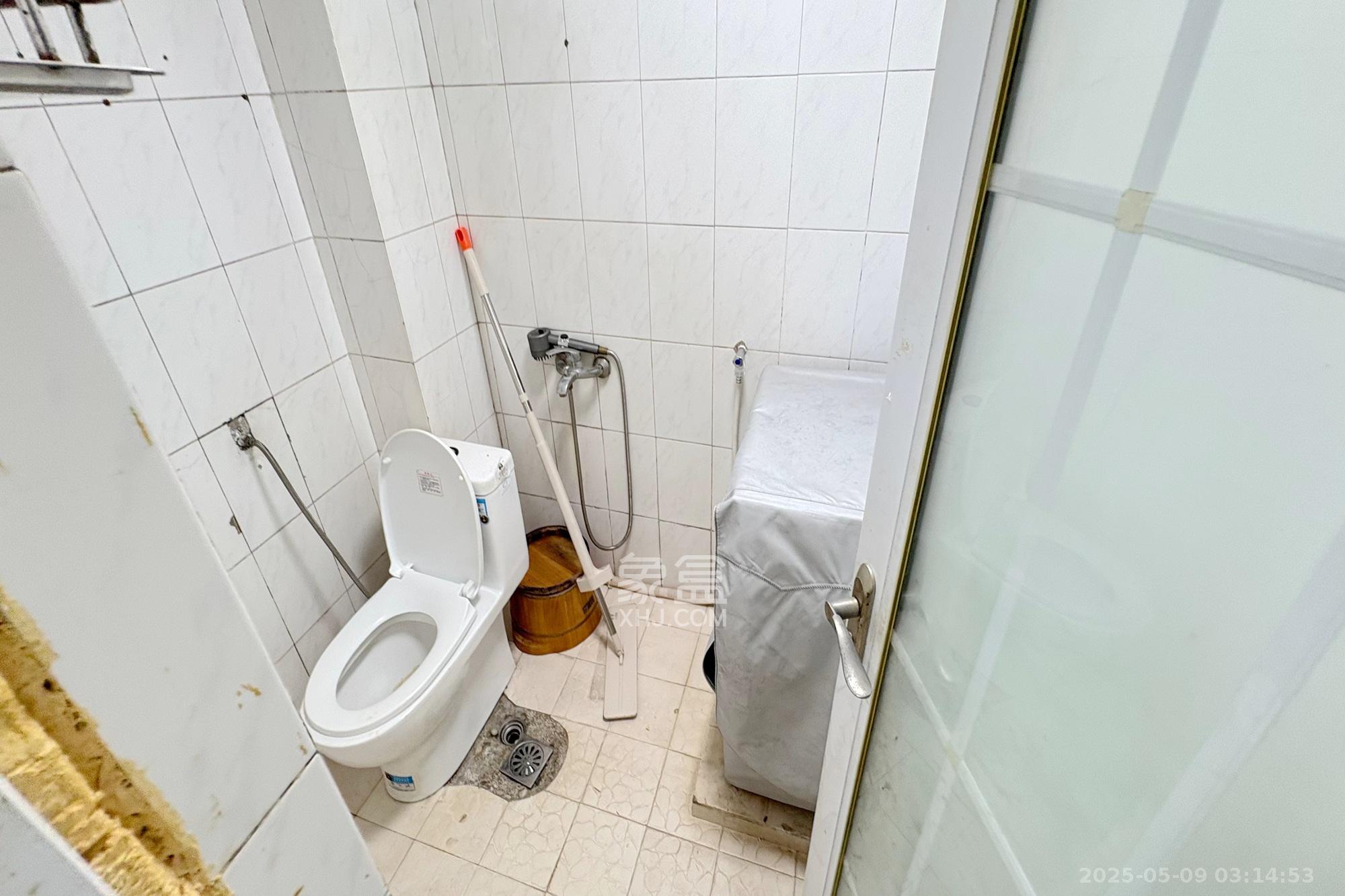 建材设计研究院综合楼（省建筑材料研究设计院宿舍）  2室1厅1卫   75.00万卫生间