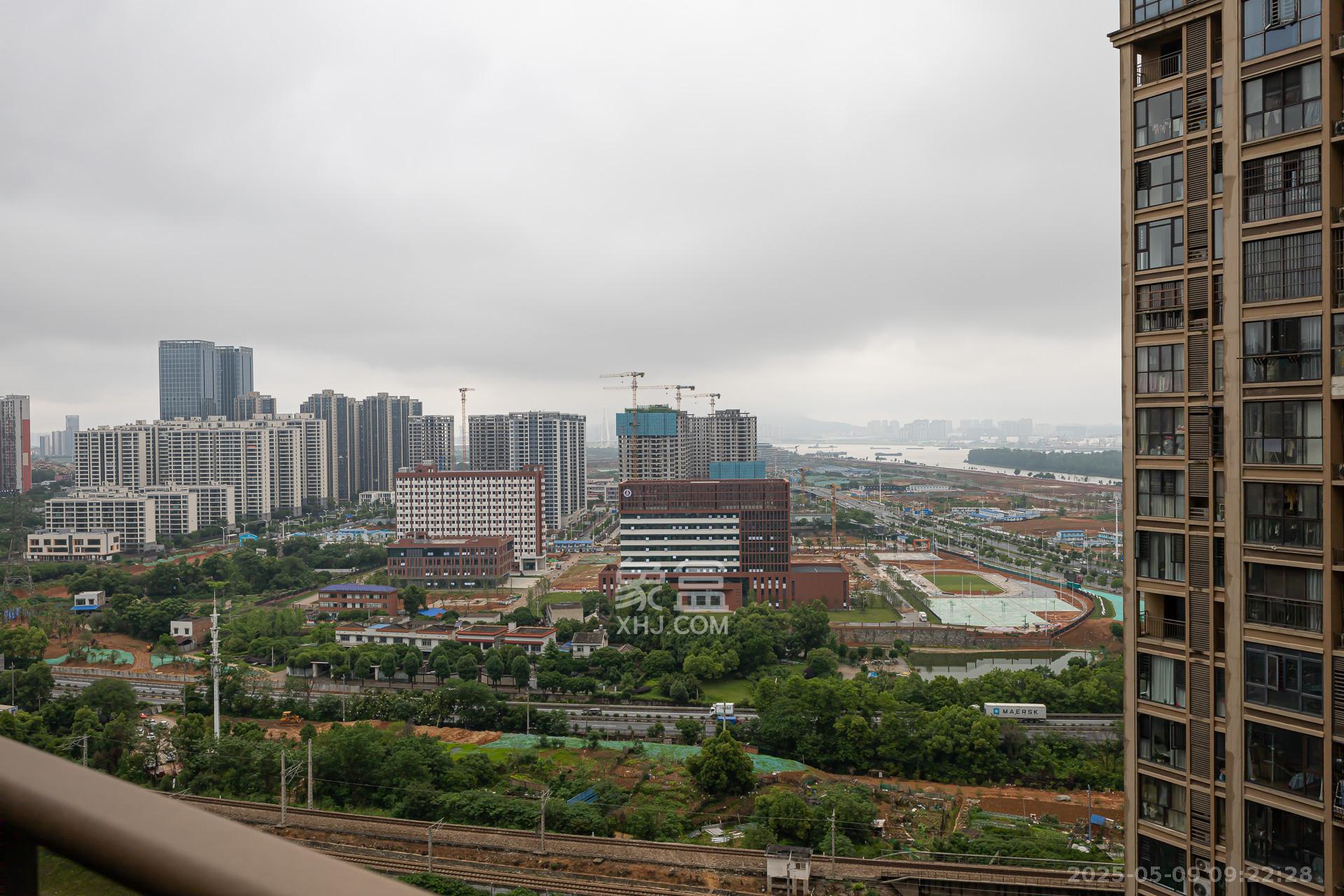 长燃新奥佳园 3室2厅2卫 85.8万 长燃新奥佳园 3室2厅2卫 85.8万客厅