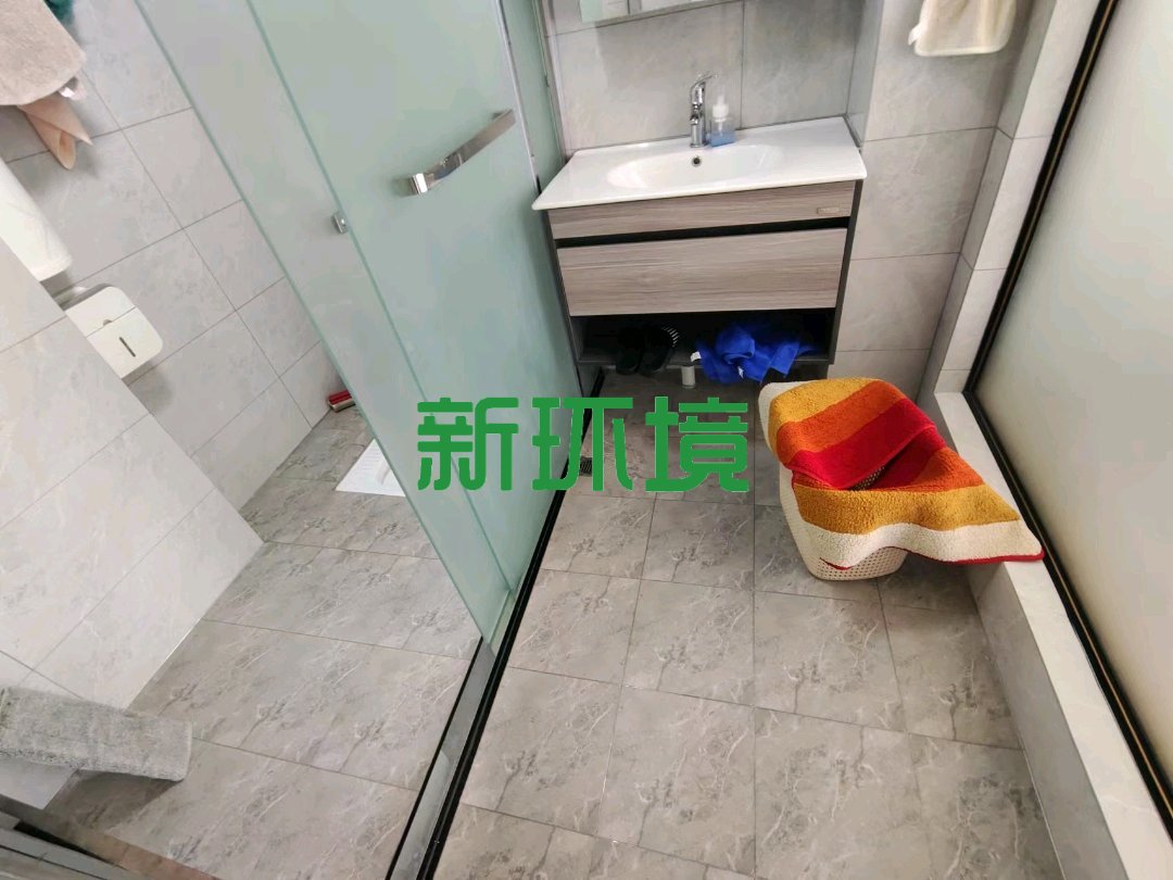 江与城  3室2厅2卫   105.00万客厅