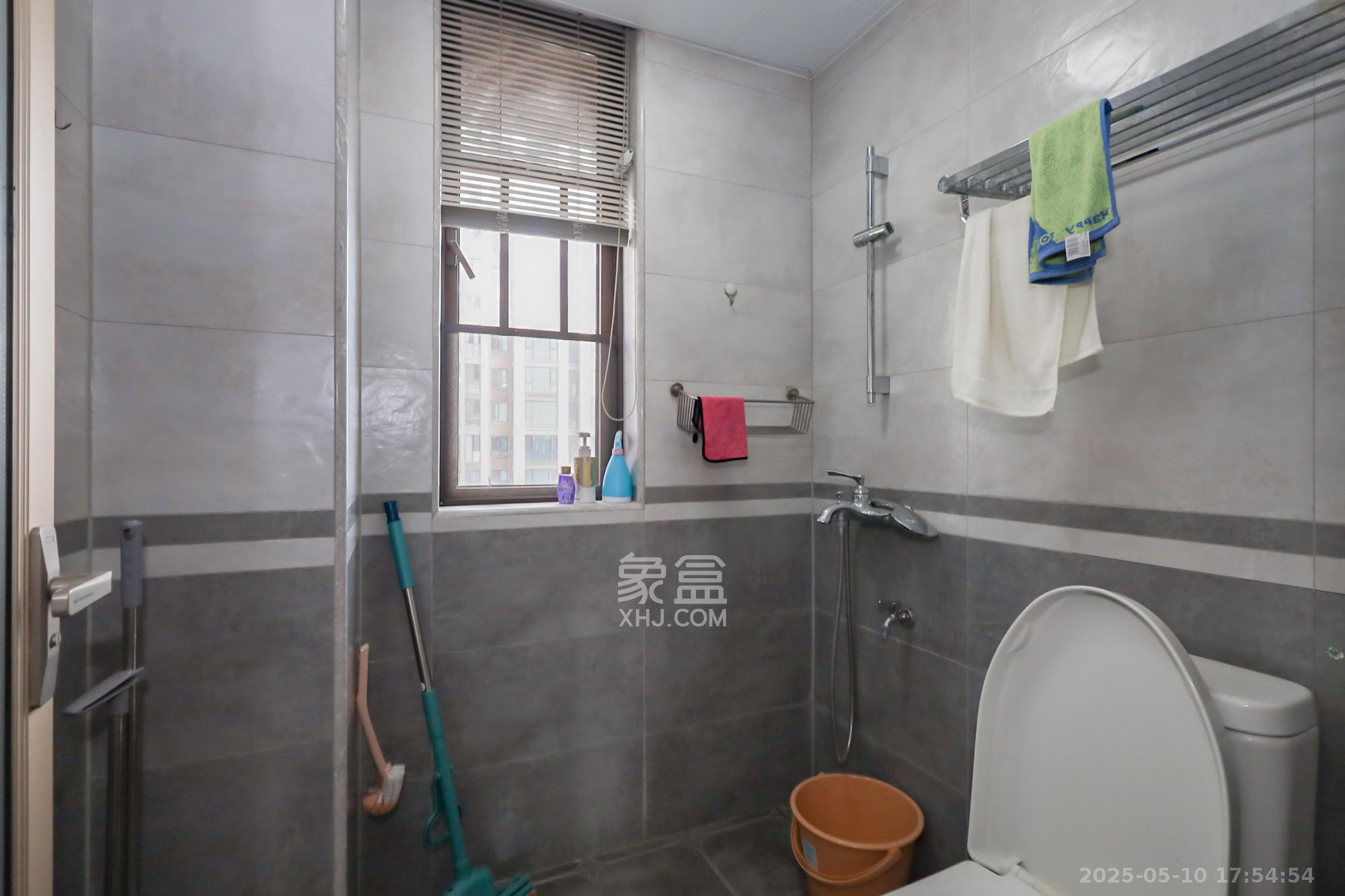 世茂外滩里(世茂铂翠湾三期)  4室2厅2卫    367.5万 世茂外滩里(世茂铂翠湾三期)  4室2厅2卫    367.5万卫生间