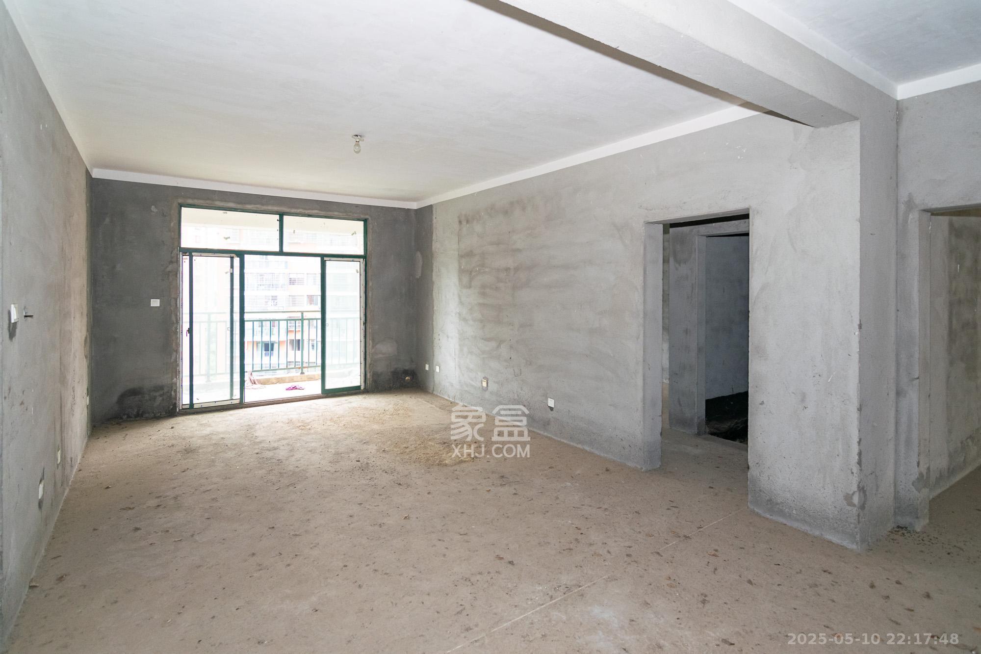 百合湖滨花园 4室2厅2卫 72.0万 百合湖滨花园 4室2厅2卫 72.0万客厅