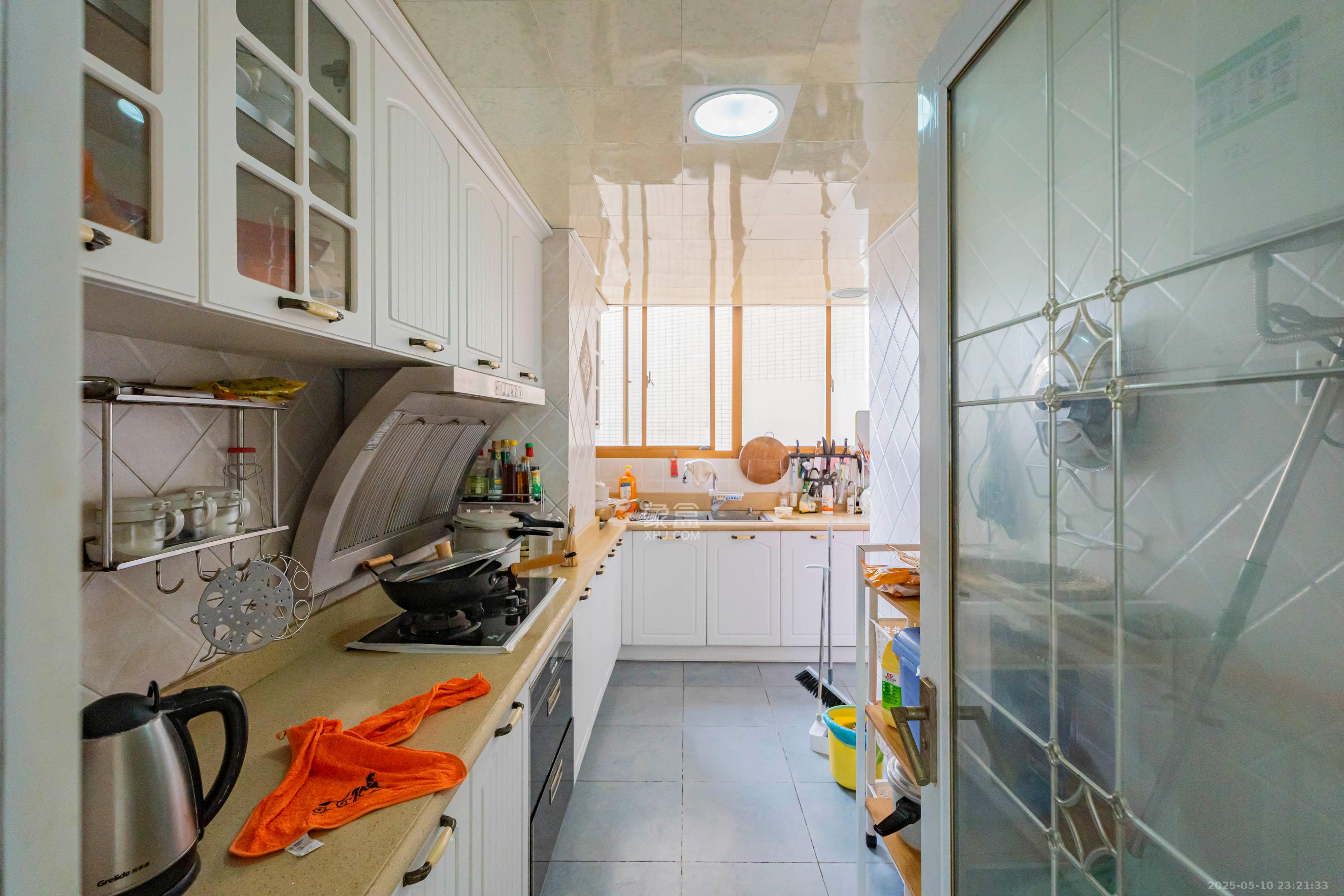 天健芙蓉盛世一期  3室2厅2卫    200.0万厨房