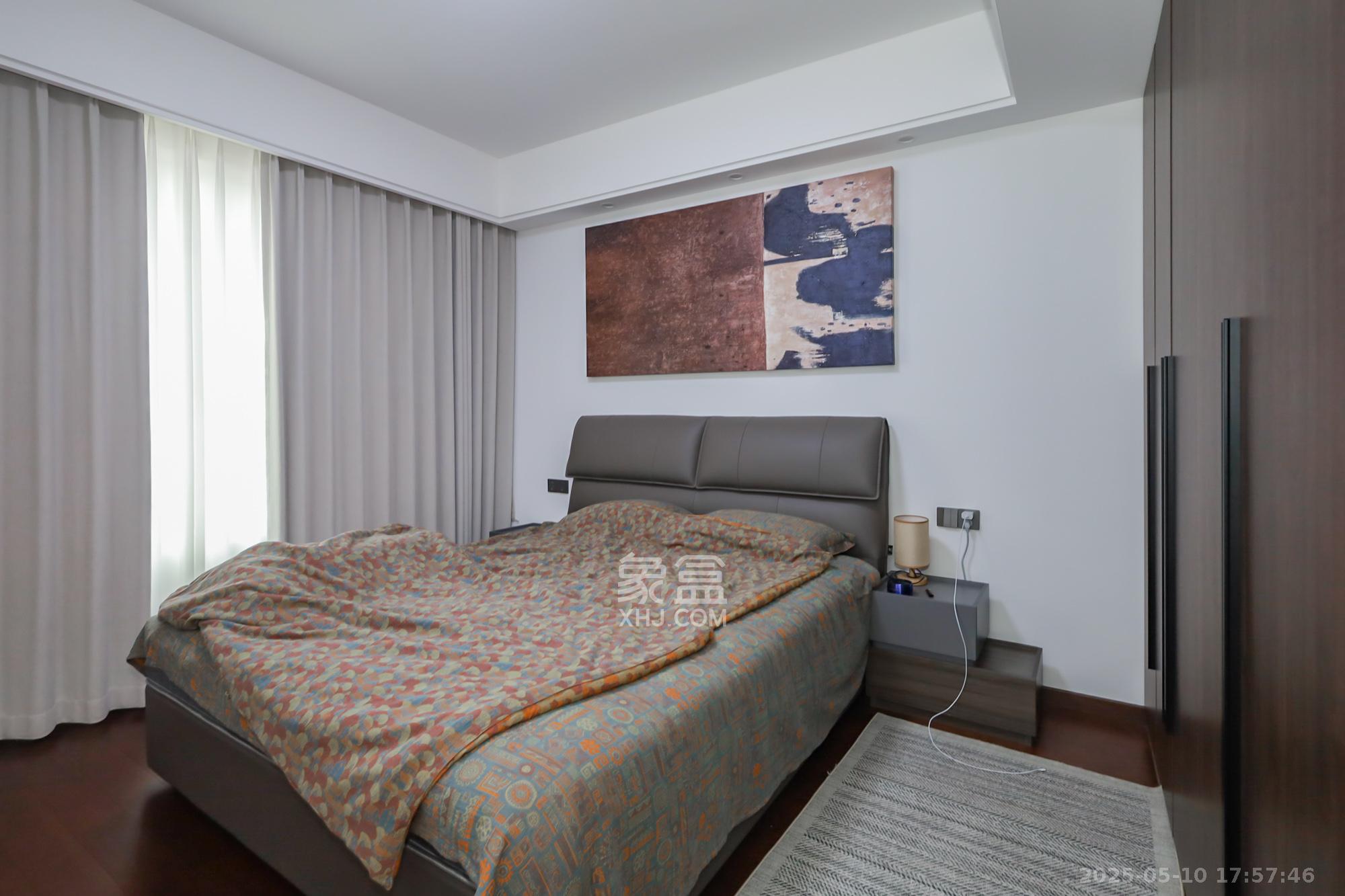 绿地湖湘中心  4室2厅2卫    330.0万 绿地湖湘中心  4室2厅2卫    330.0万卧室