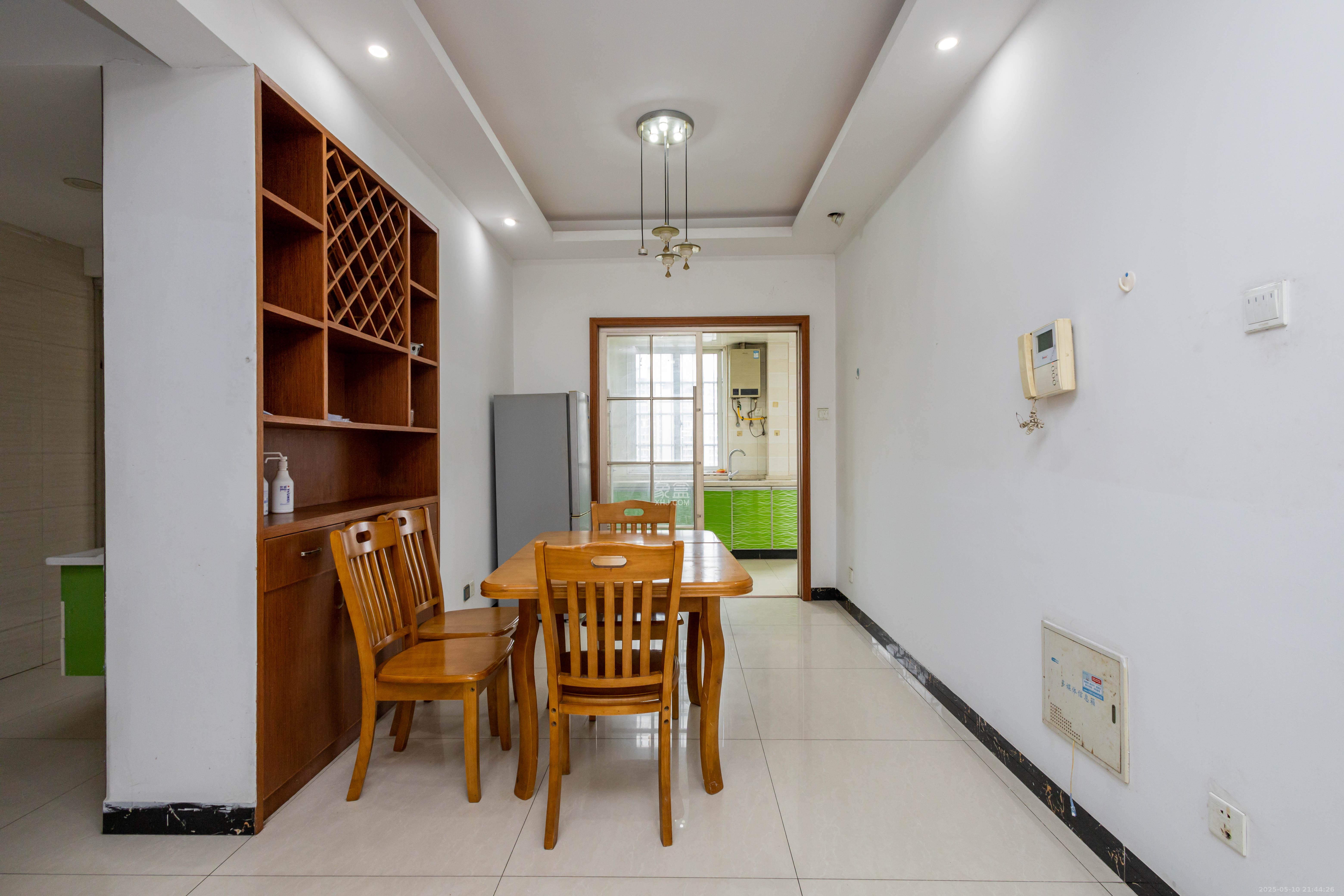 豪庭(江城豪庭) 3室2厅2卫 65.8万 豪庭(江城豪庭) 3室2厅2卫 65.8万客厅