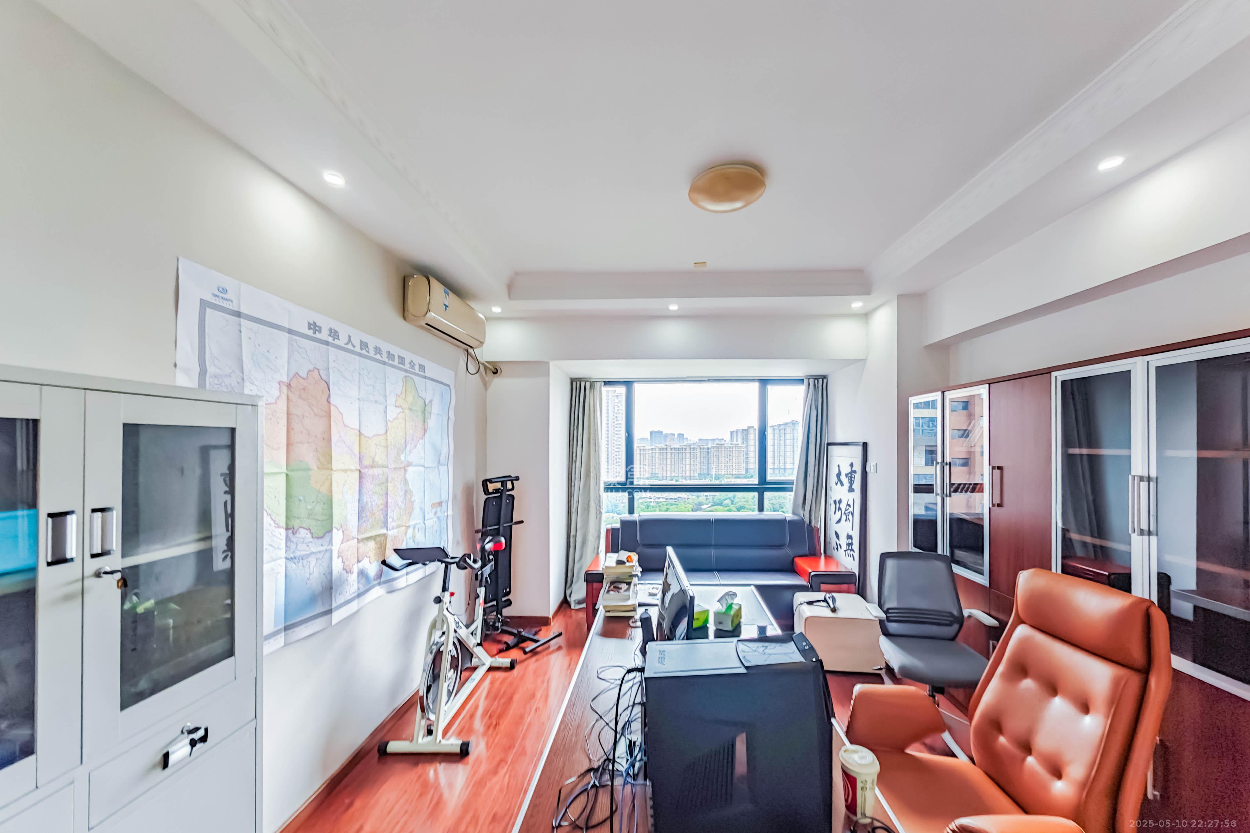 京武浪琴山一、二期  1室1厅2卫    39.0万 京武浪琴山一、二期  1室1厅2卫    39.0万客厅