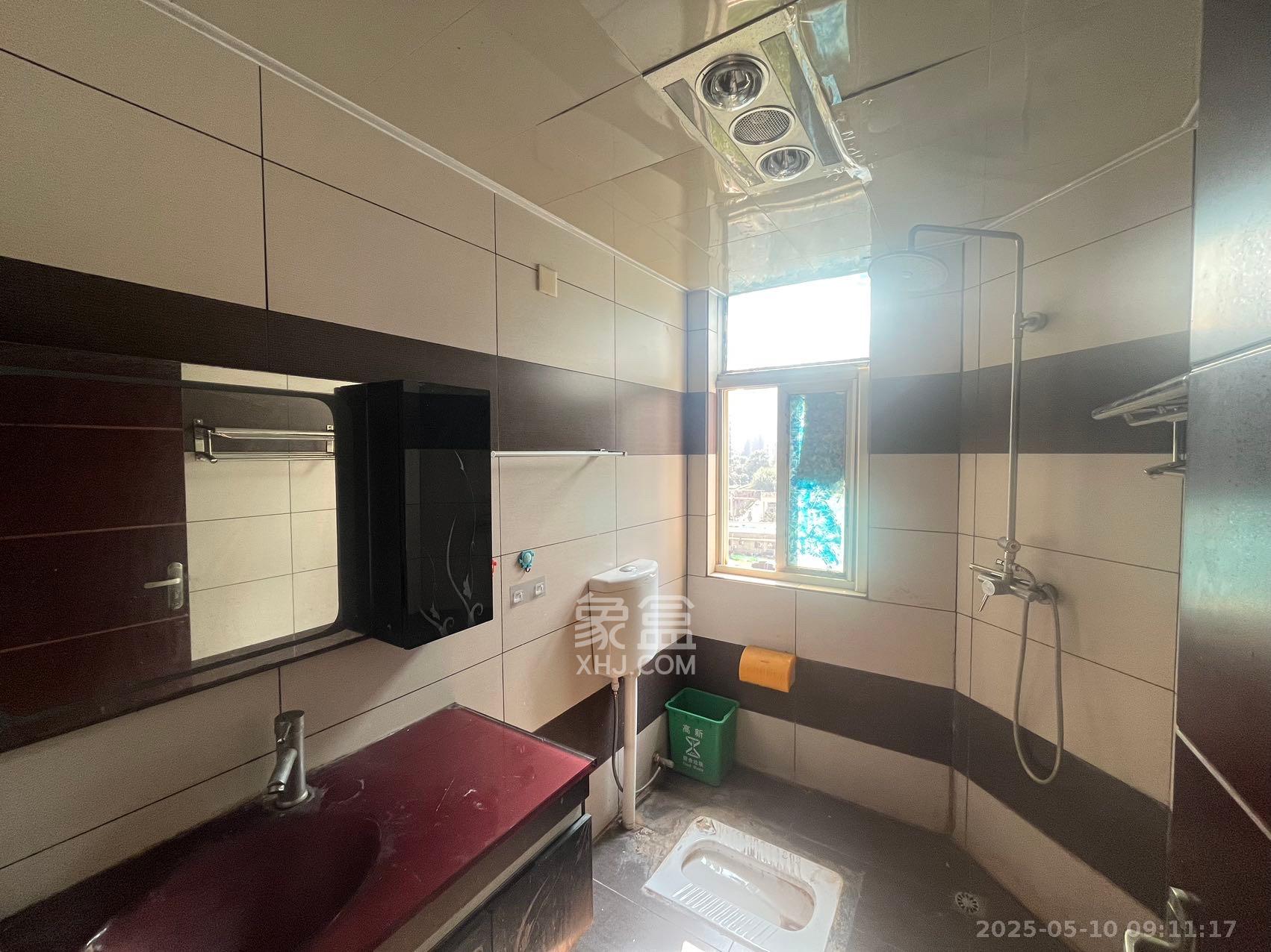 麓山润城 4室2厅2卫 2000.0元/月 麓山润城 4室2厅2卫 2000.0元/月室内图