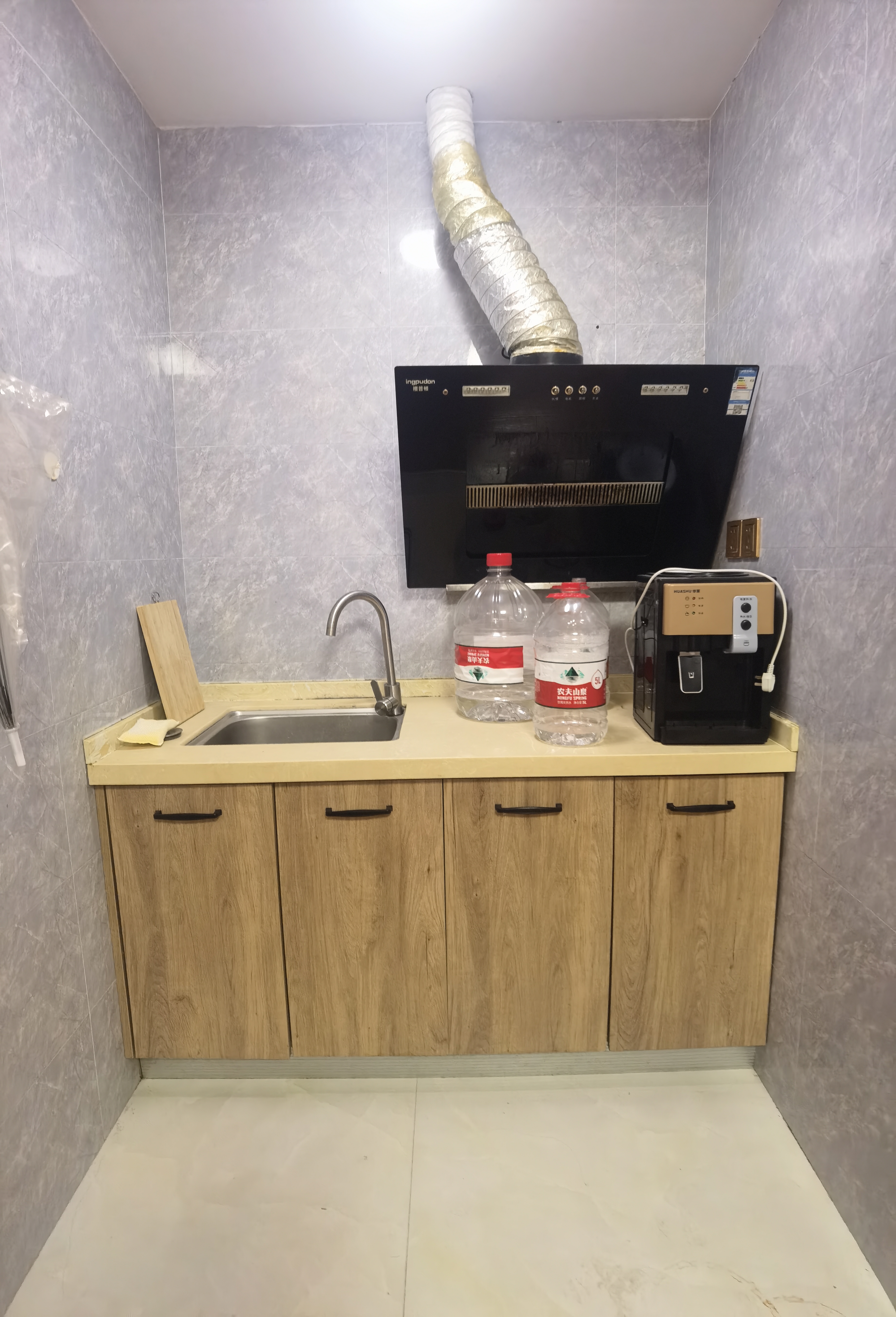 南门口安置小区一期 1室1厅1卫 1300.0元/月 南门口安置小区一期 1室1厅1卫 1300.0元/月室内图