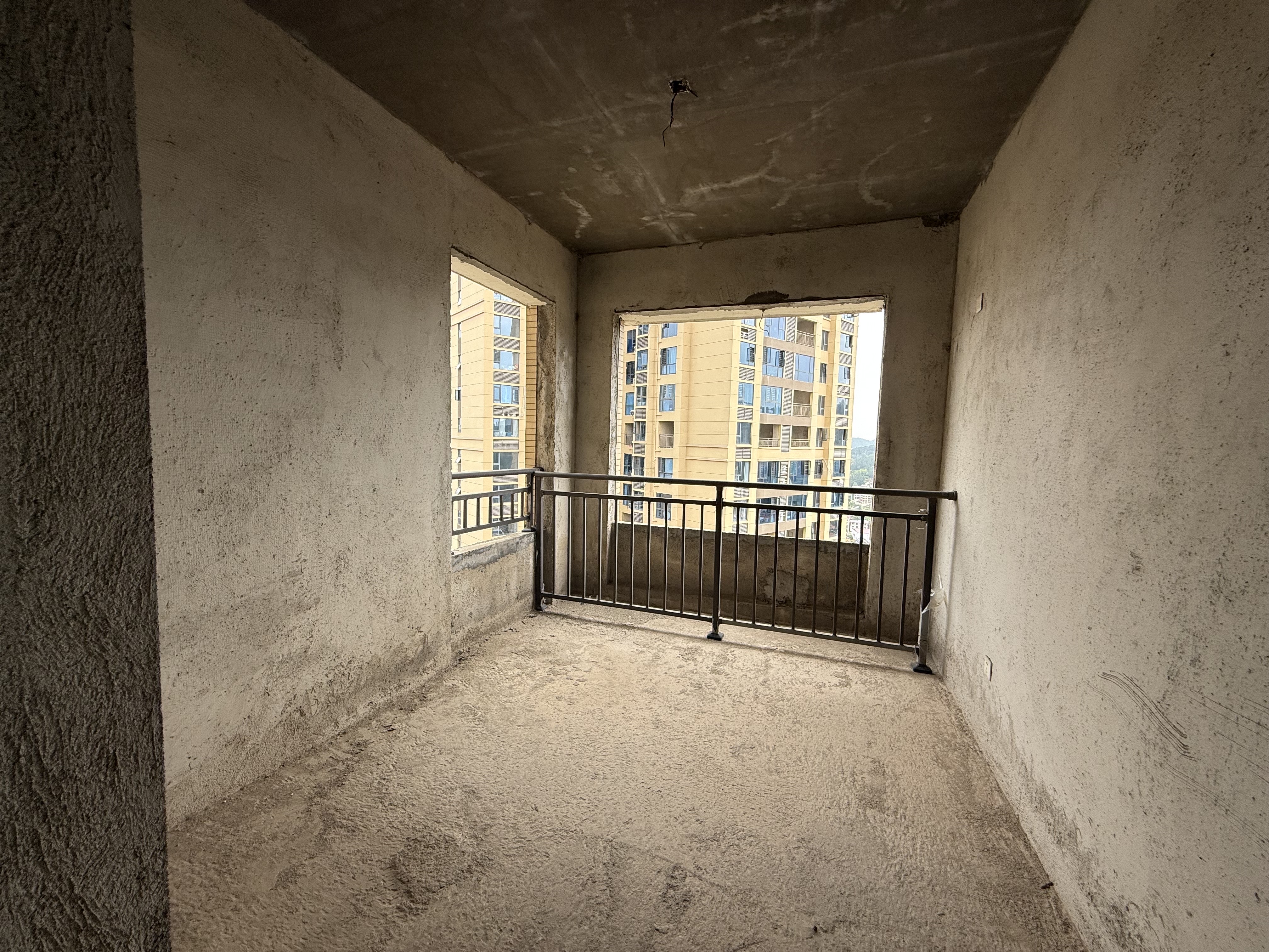 悦江山  5室2厅2卫    85.0万 悦江山  5室2厅2卫    85.0万客厅