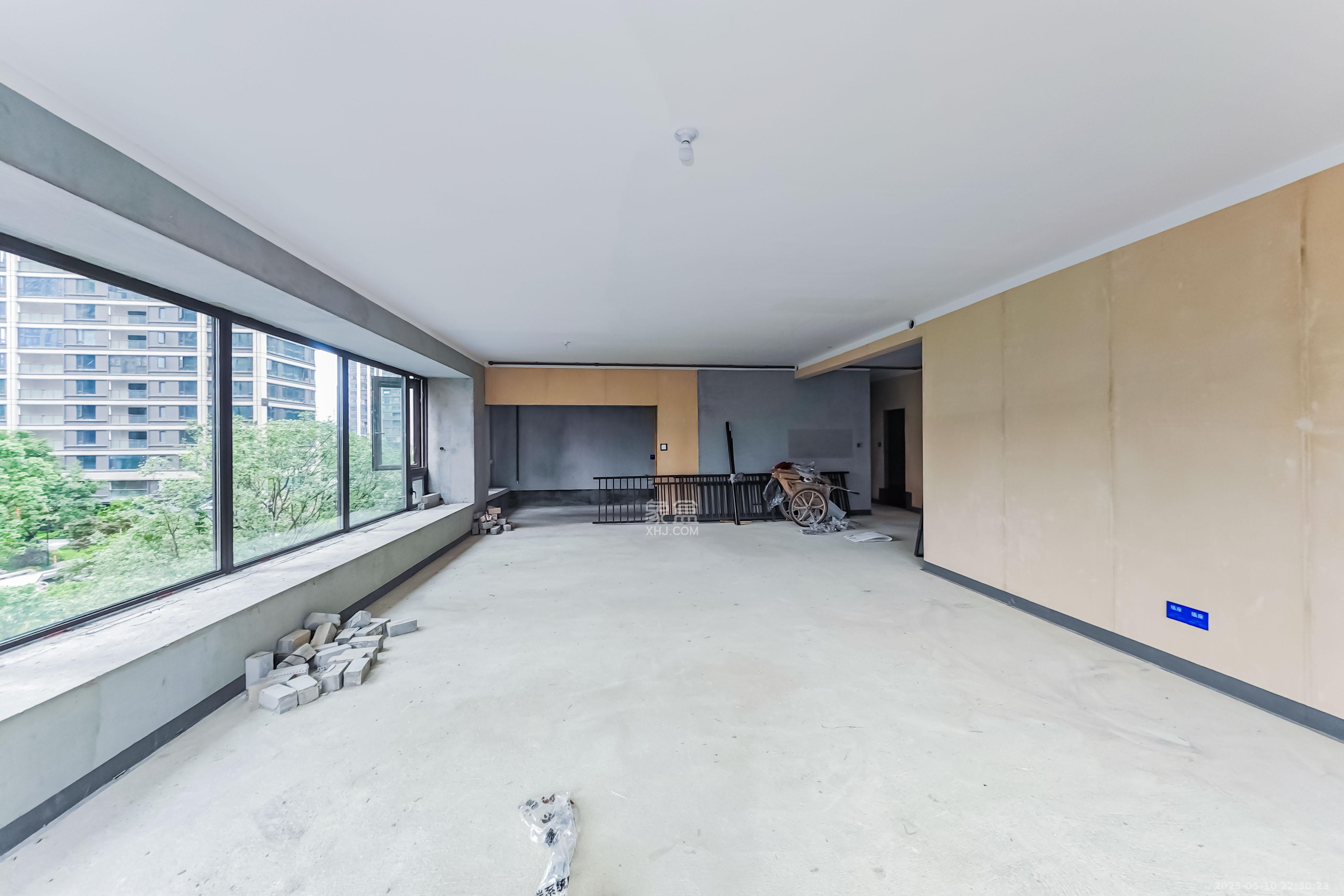 建发玖洲观澜  1室0厅0卫   266.00万客厅