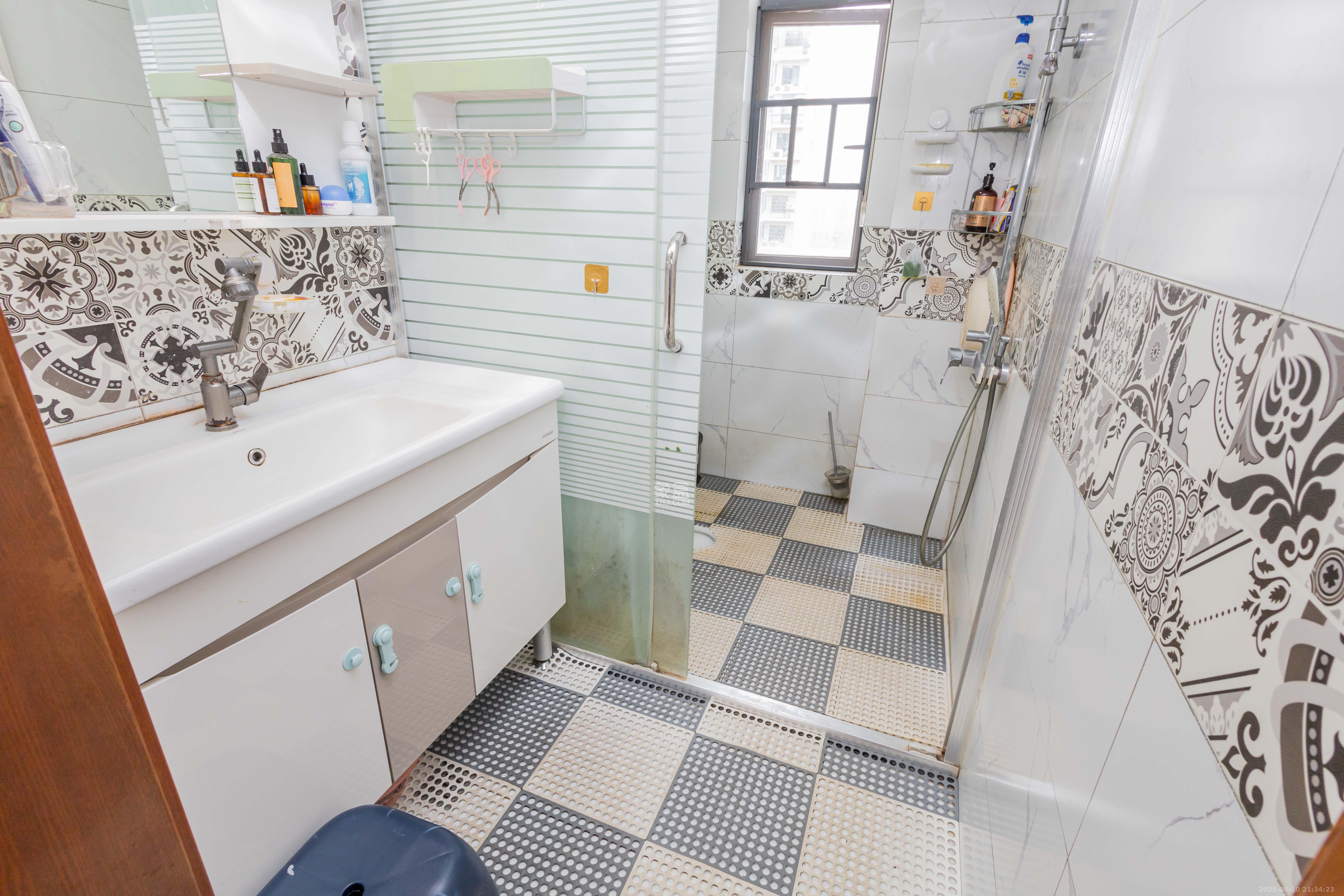 中国铁建国际城二期 3室2厅1卫 58.8万 中国铁建国际城二期 3室2厅1卫 58.8万卫生间