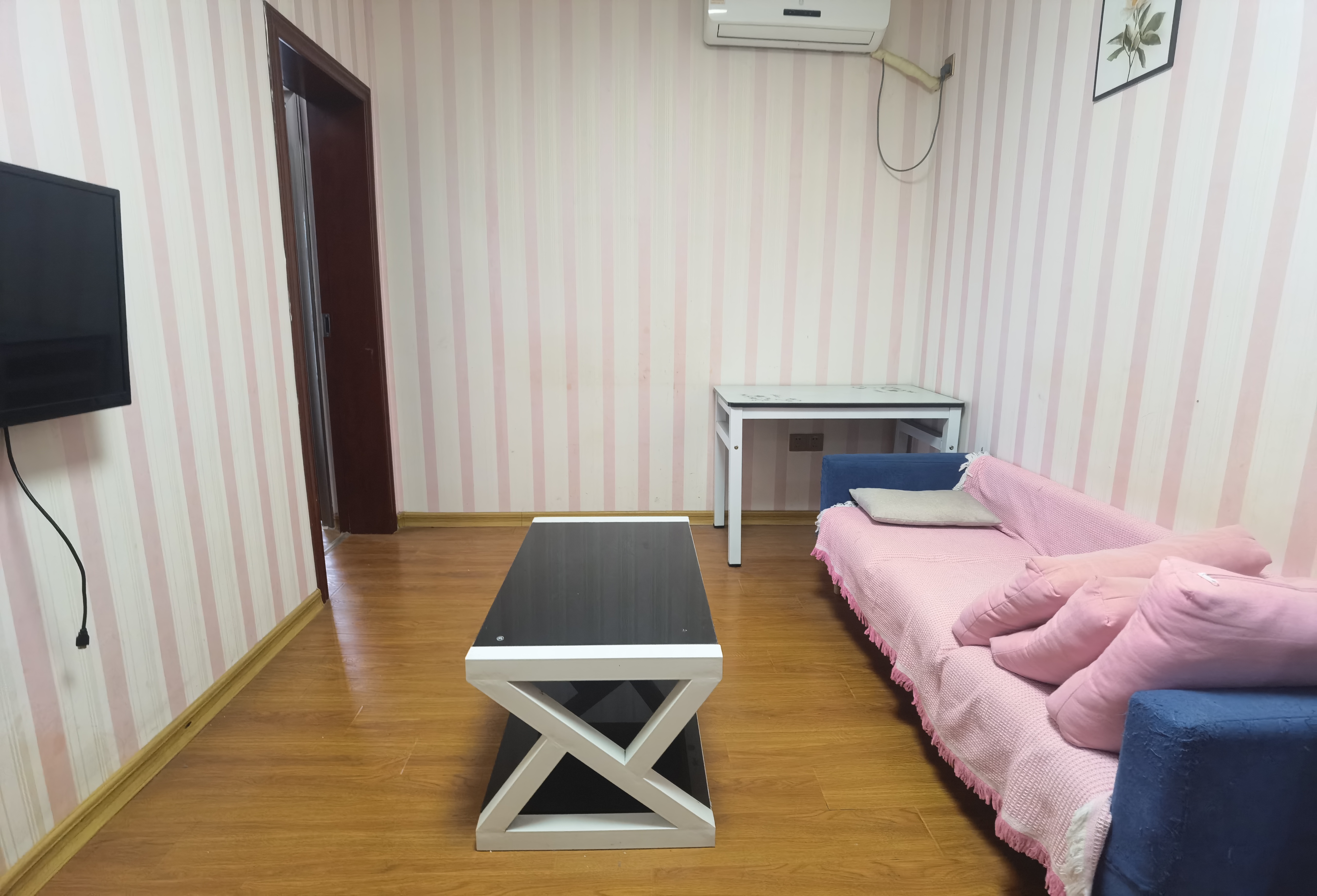 南门口安置小区一期 1室1厅1卫 1300.0元/月 南门口安置小区一期 1室1厅1卫 1300.0元/月室内图