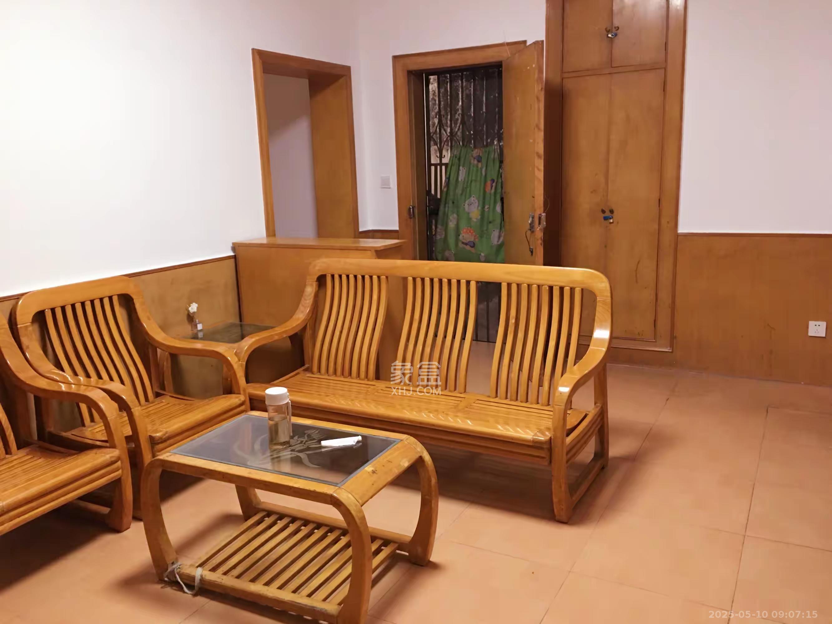 枫林路道路运政宿舍  3室1厅1卫    1600.0元/月 枫林路道路运政宿舍  3室1厅1卫    1600.0元/月室内图