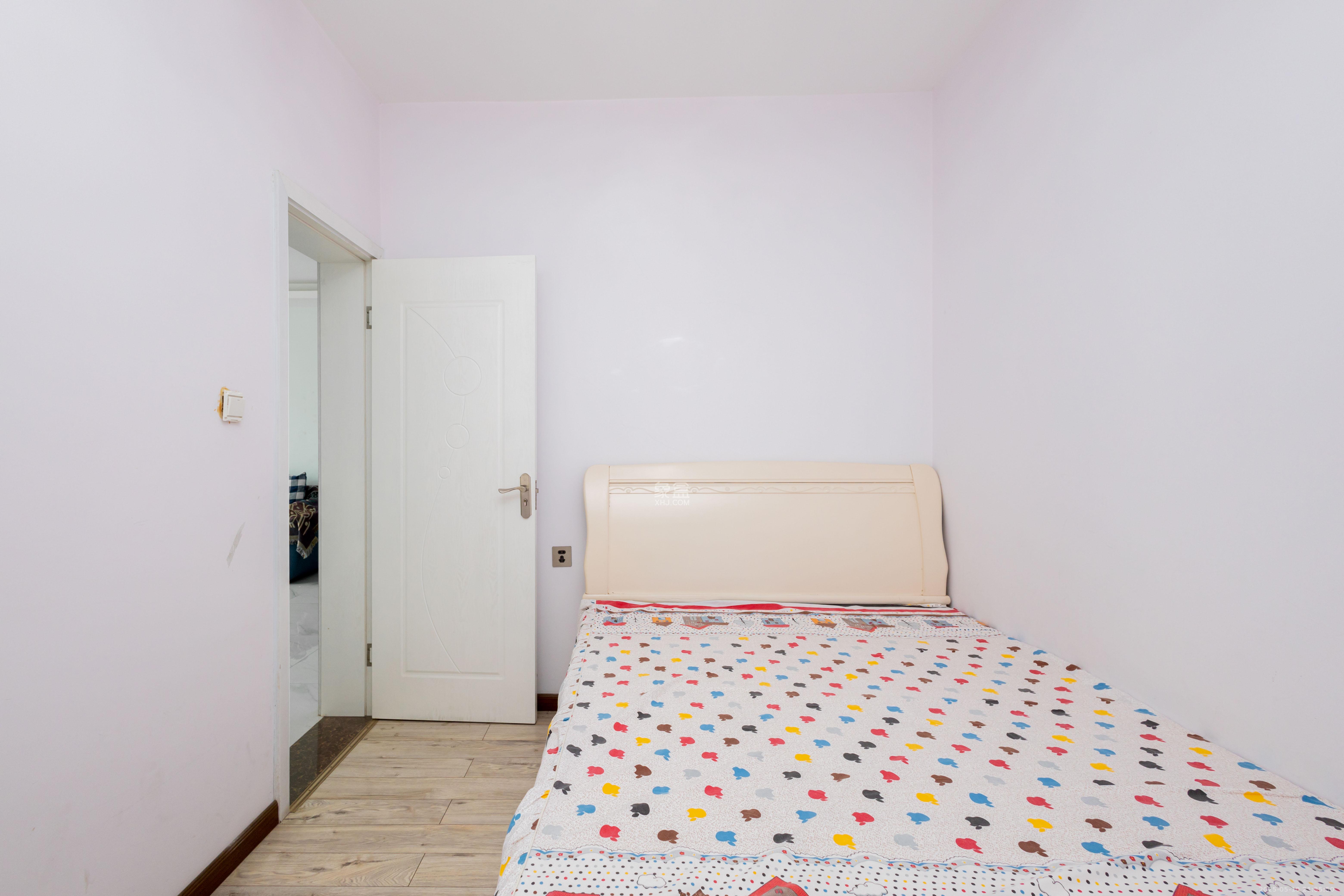 旭辉华庭 2室2厅1卫 46.8万 旭辉华庭 2室2厅1卫 46.8万卧室