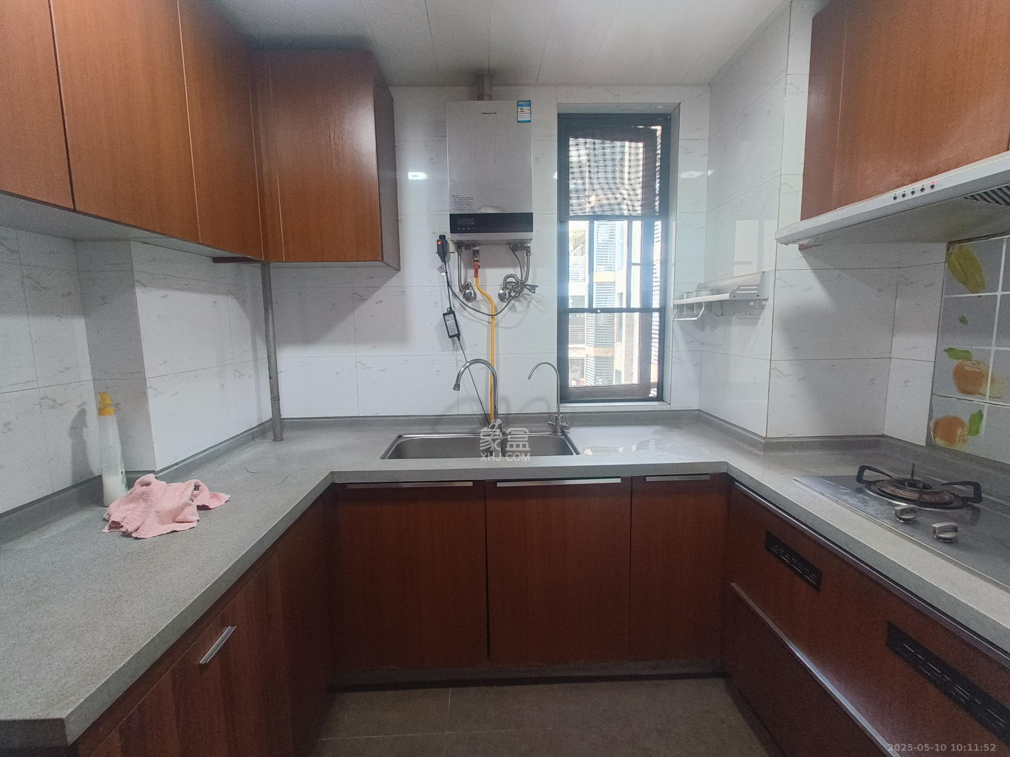 万科城 3室2厅1卫 2300.0元/月 万科城 3室2厅1卫 2300.0元/月室内图