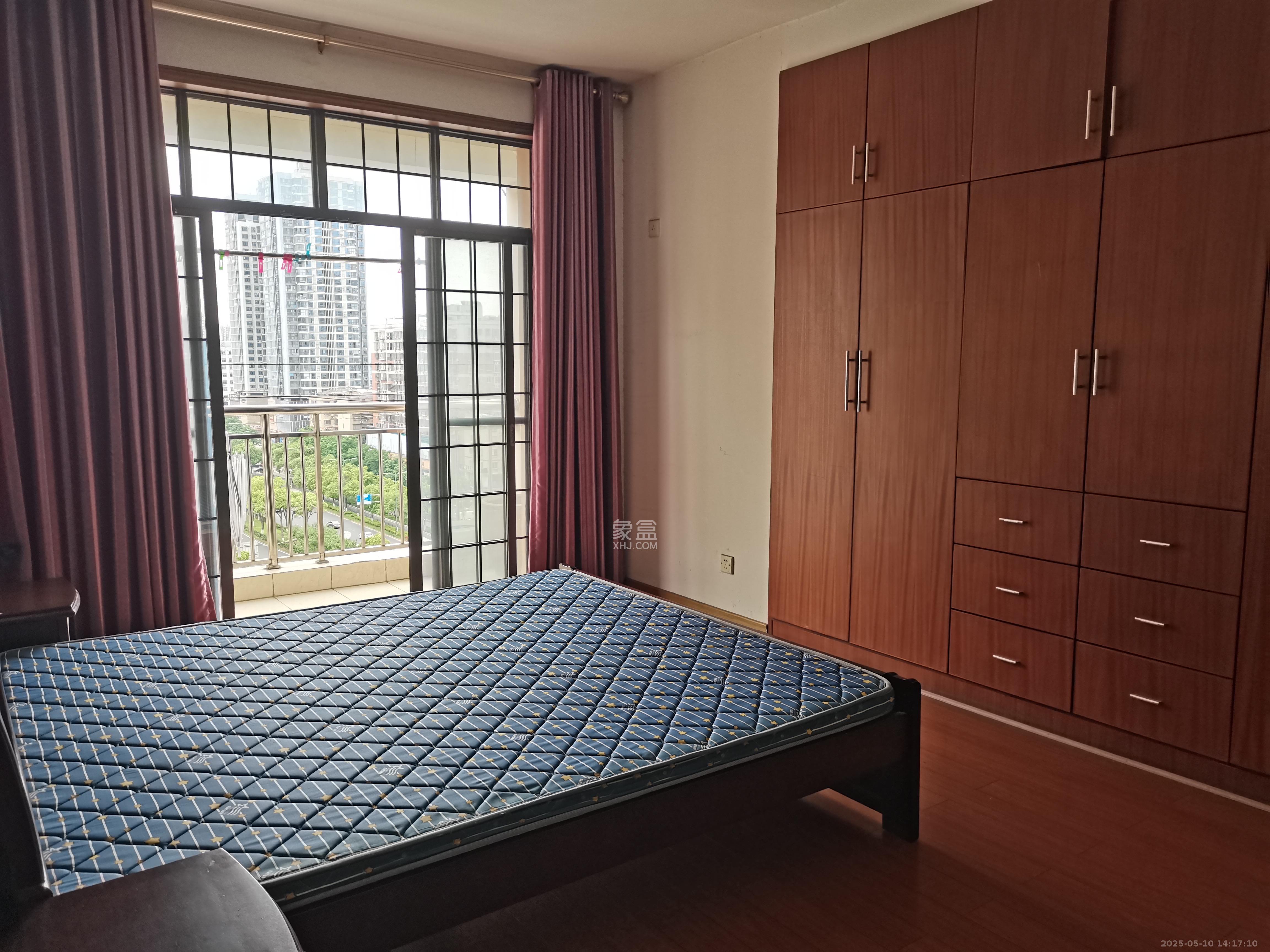 阳光丽景  3室2厅2卫   1800.00元/月室内图