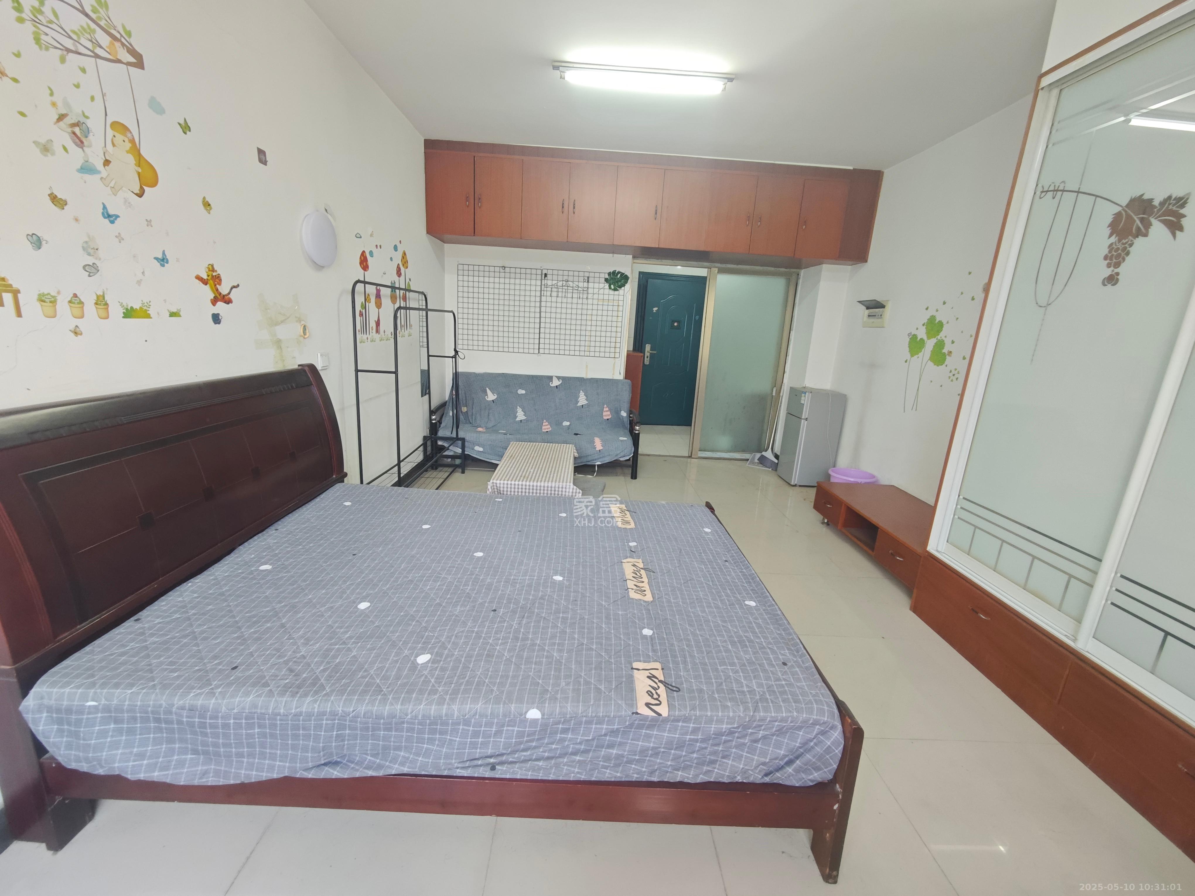 伍家岭生活广场 1室1厅1卫 1000.0元/月 伍家岭生活广场 1室1厅1卫 1000.0元/月室内图