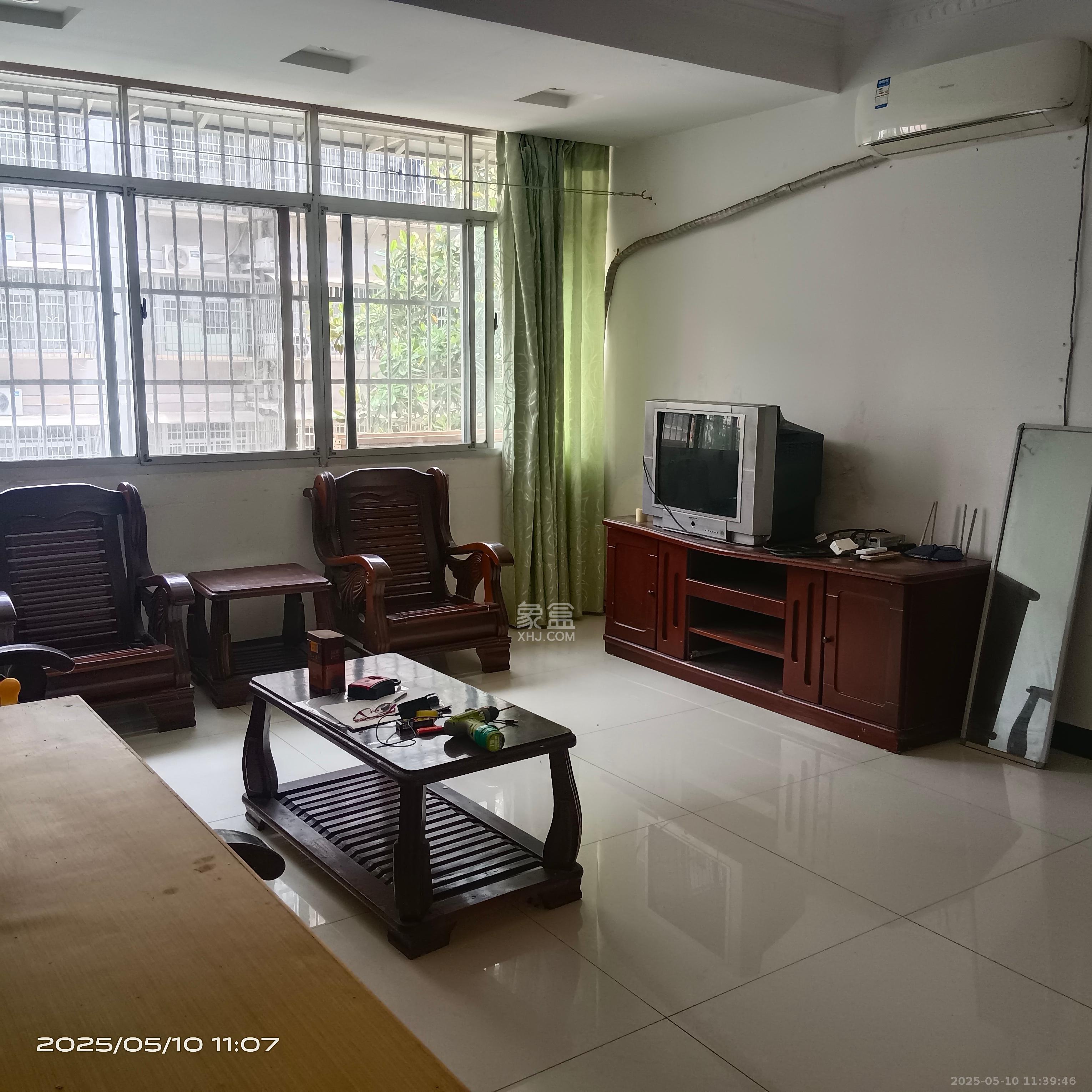 泉水塘小区 3室2厅1卫 2000.0元/月 泉水塘小区 3室2厅1卫 2000.0元/月室内图