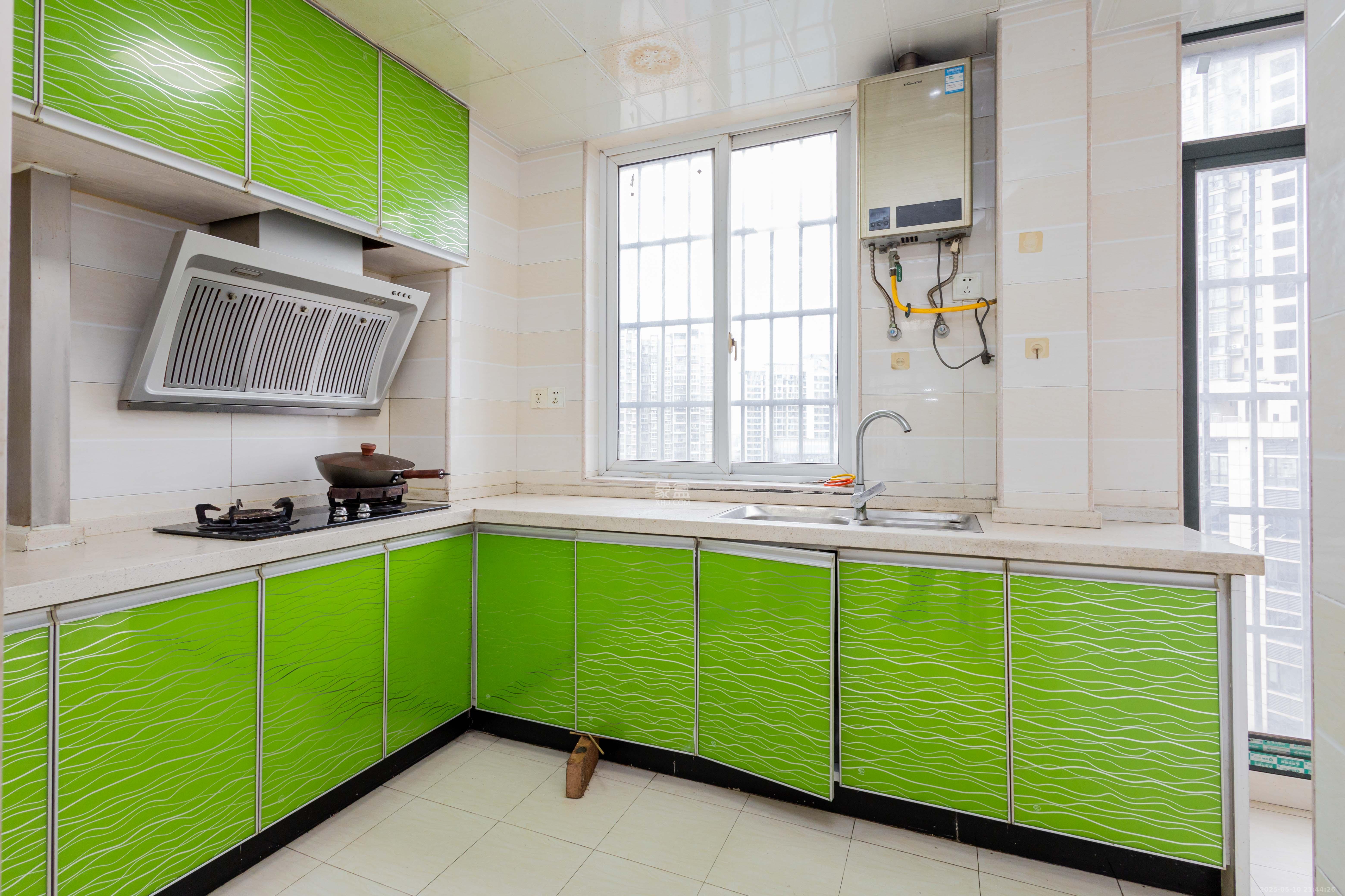 豪庭(江城豪庭) 3室2厅2卫 65.8万 豪庭(江城豪庭) 3室2厅2卫 65.8万厨房