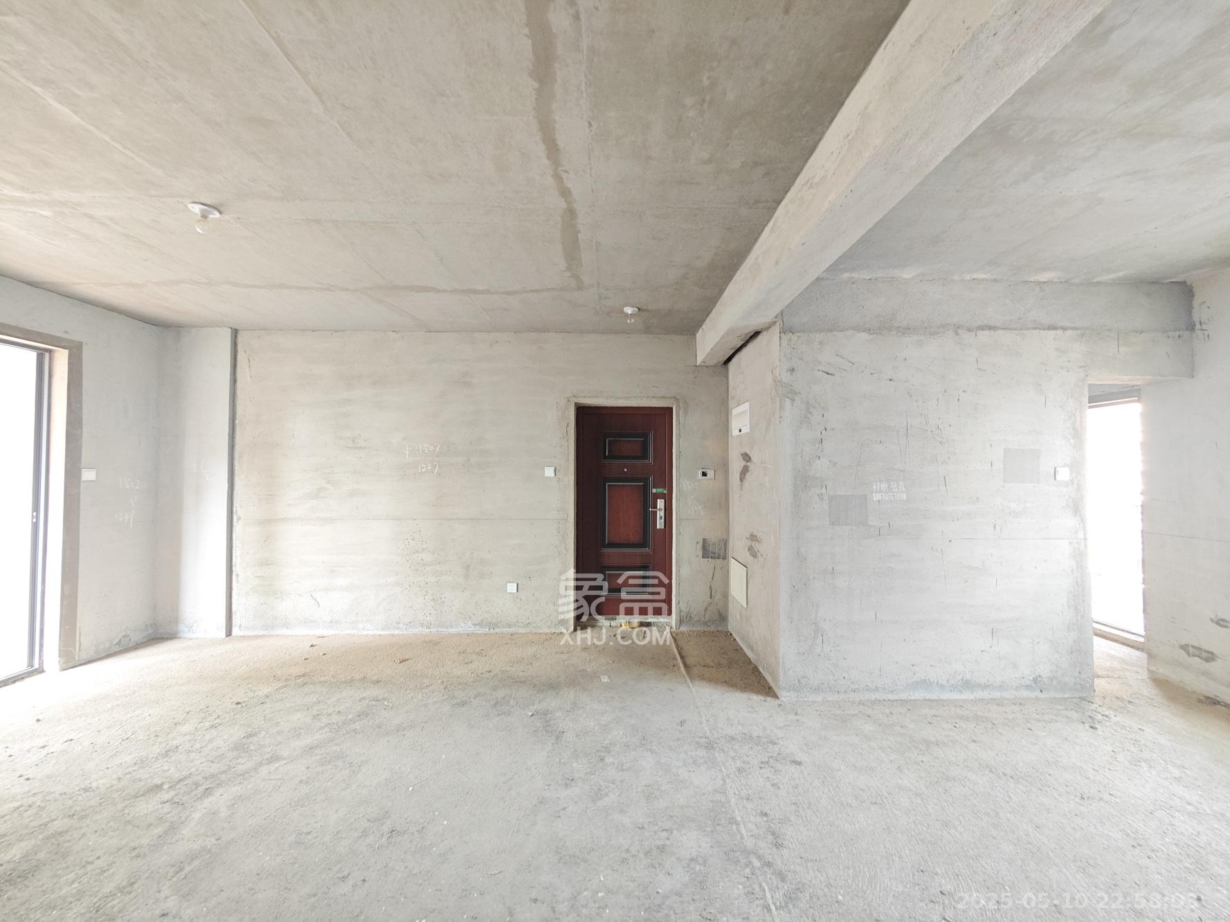 中建嘉和城  4室2厅2卫   102.00万客厅