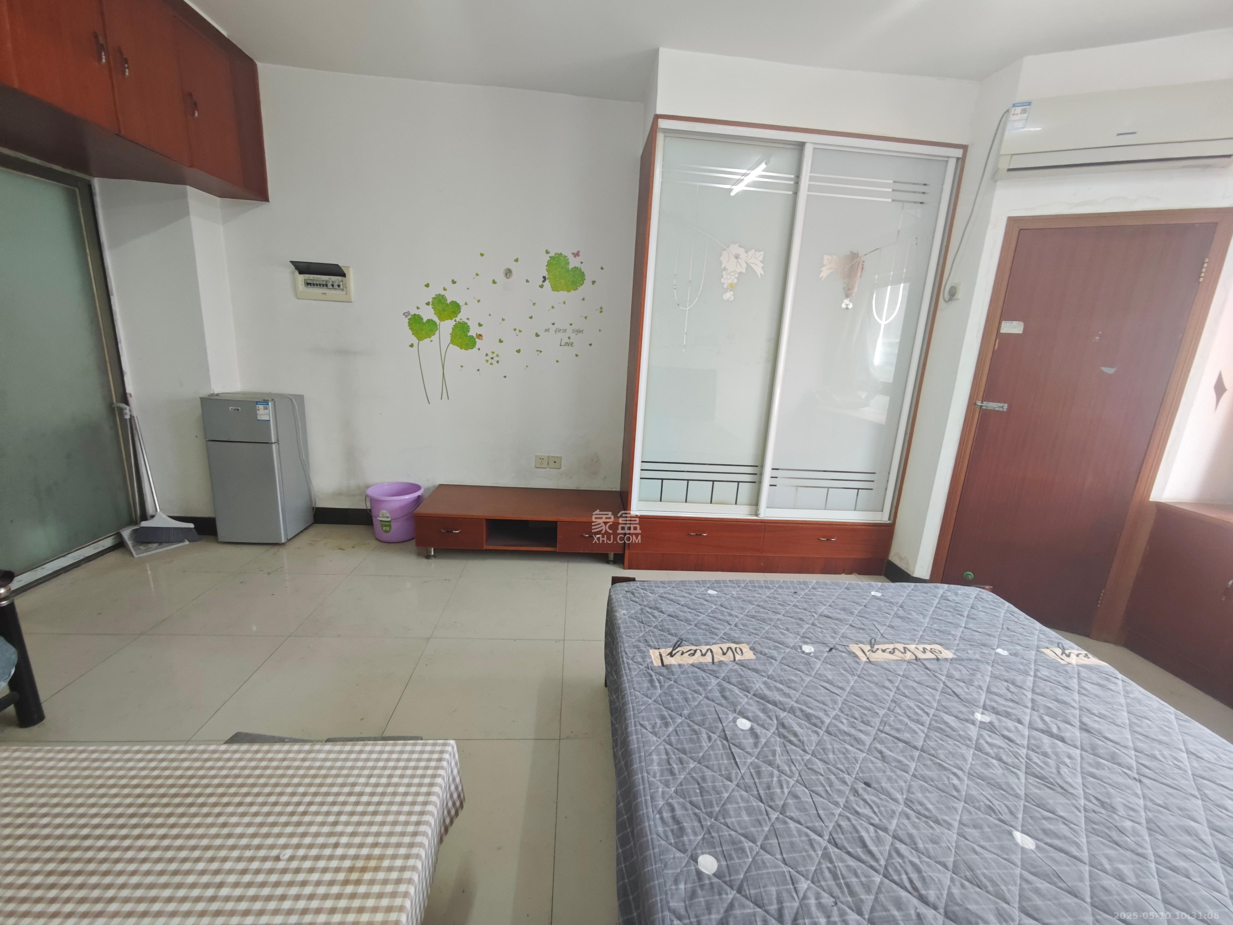 伍家岭生活广场 1室1厅1卫 1000.0元/月 伍家岭生活广场 1室1厅1卫 1000.0元/月室内图