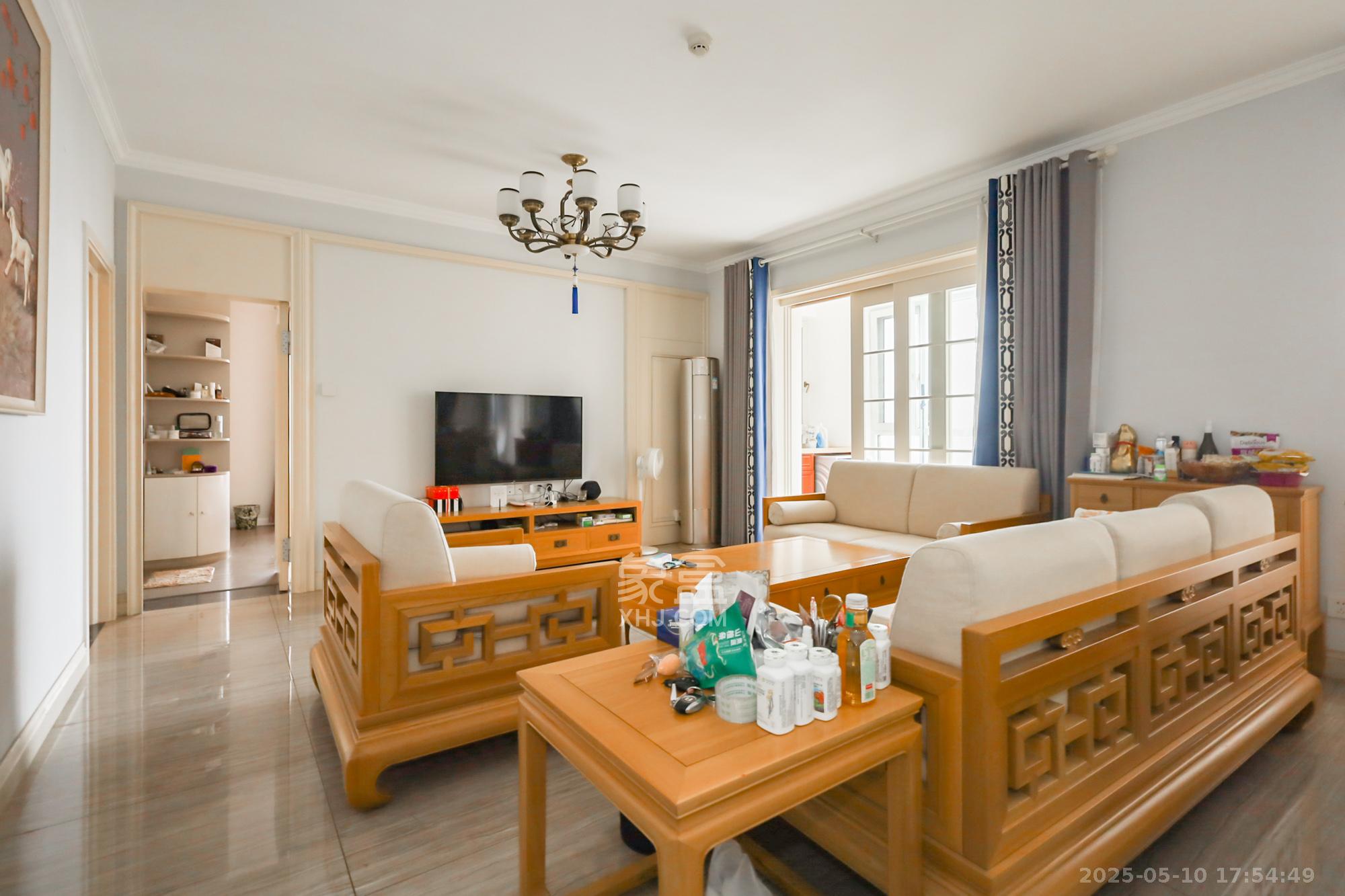 世茂外滩里(世茂铂翠湾三期)  4室2厅2卫    367.5万 世茂外滩里(世茂铂翠湾三期)  4室2厅2卫    367.5万客厅