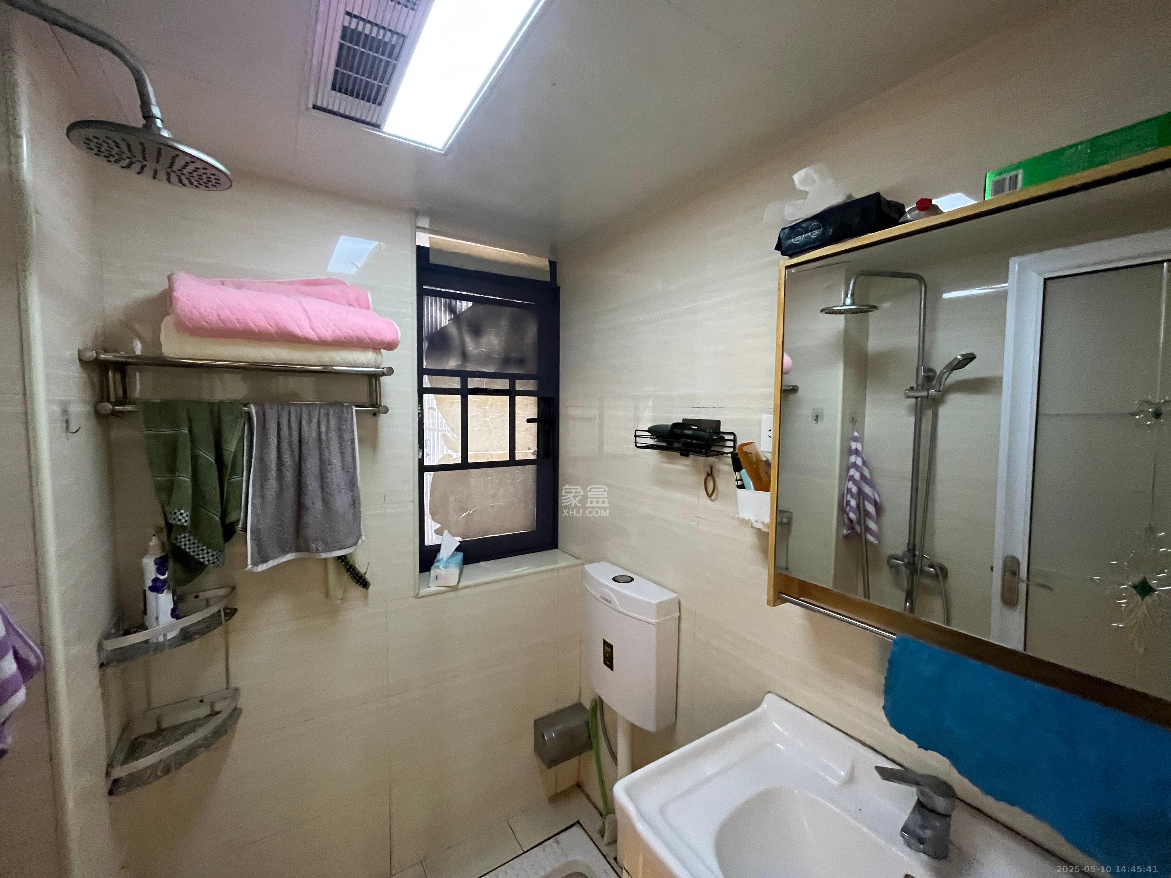 月亮湾草莓街区一、二期  3室2厅1卫   2000.00元/月室内图