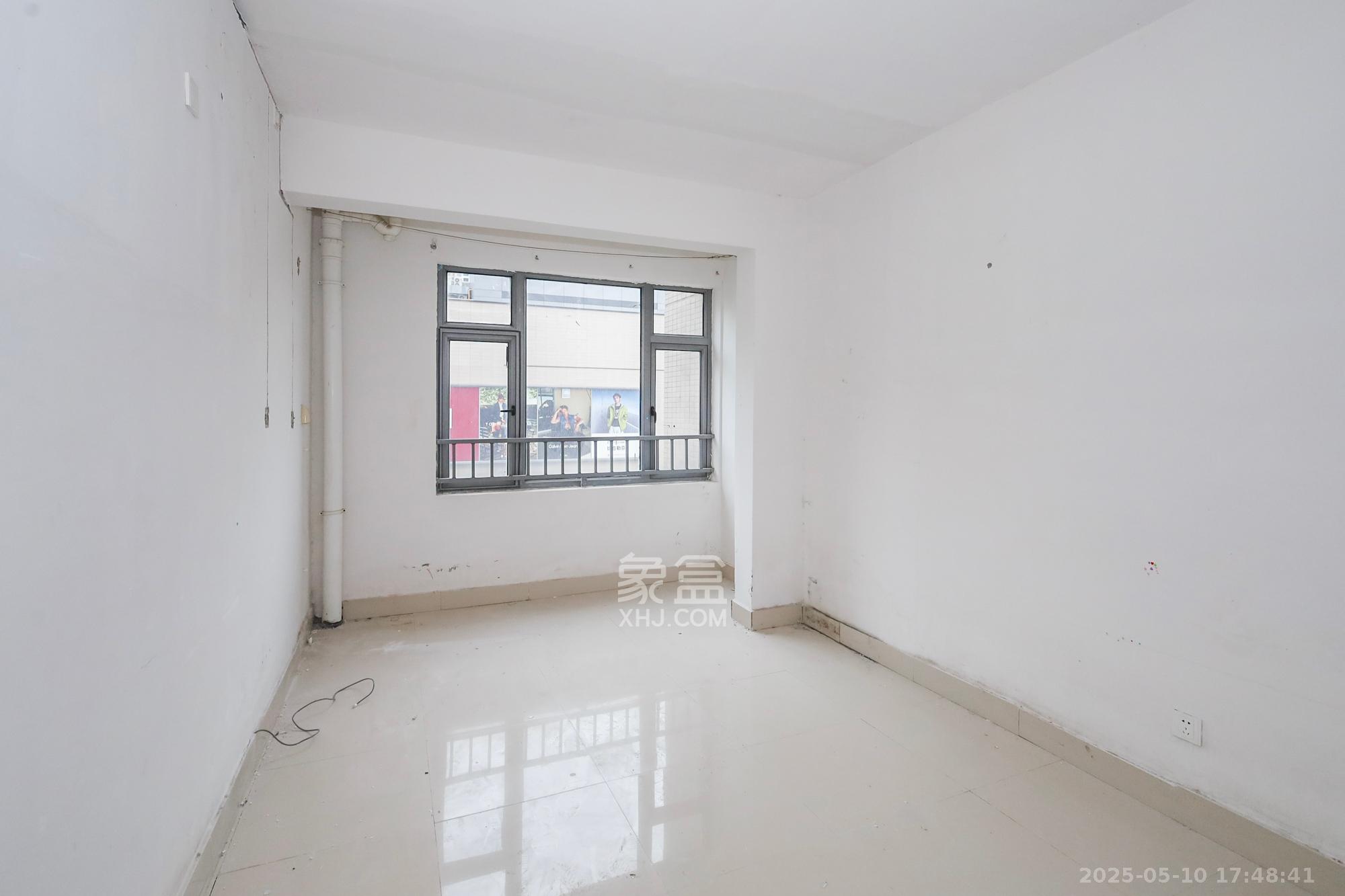 八方小区B区 3室2厅2卫 365.0万 八方小区B区 3室2厅2卫 365.0万卧室