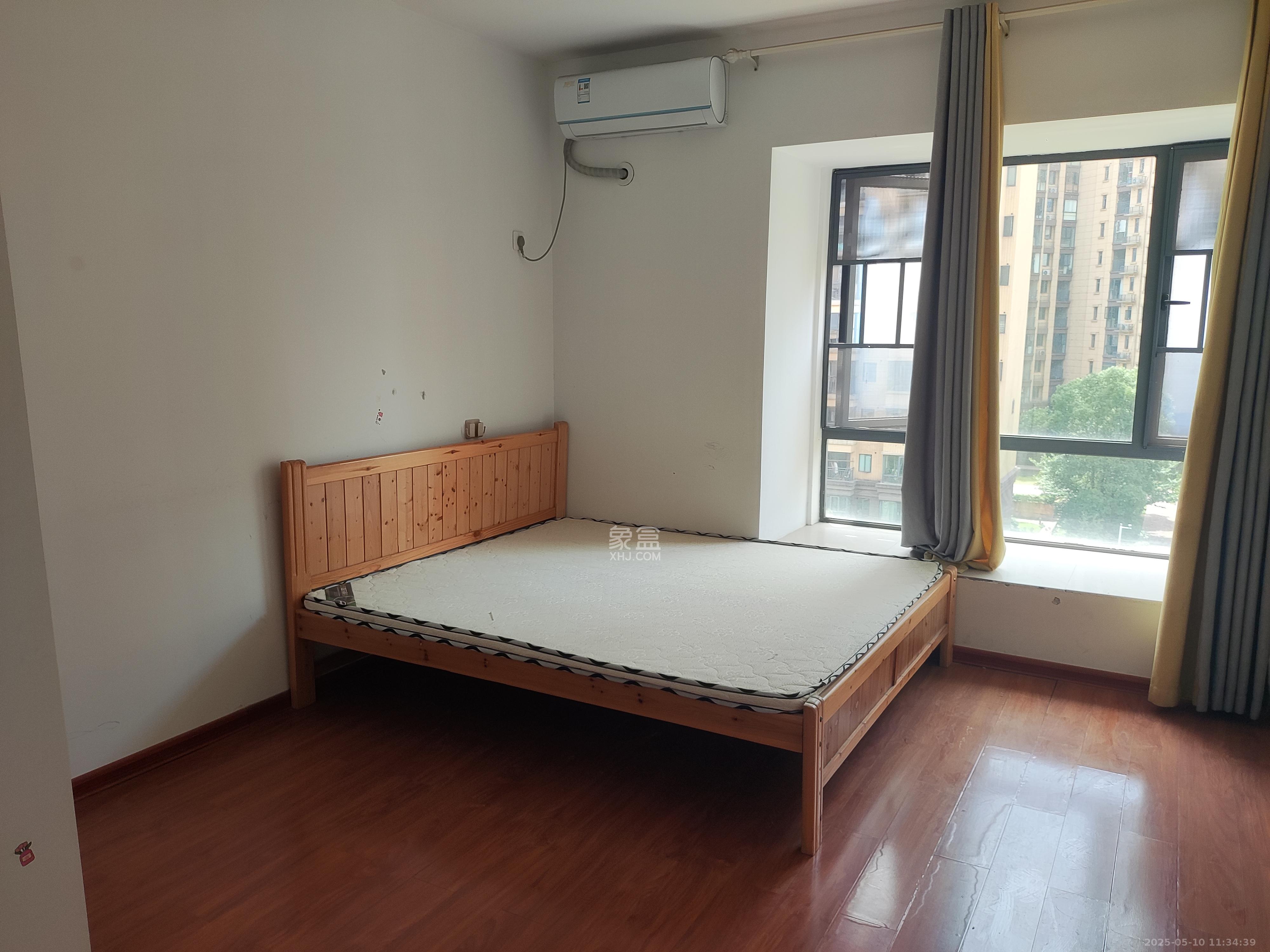 卢浮原著 3室2厅2卫 2300.0元/月 卢浮原著 3室2厅2卫 2300.0元/月室内图