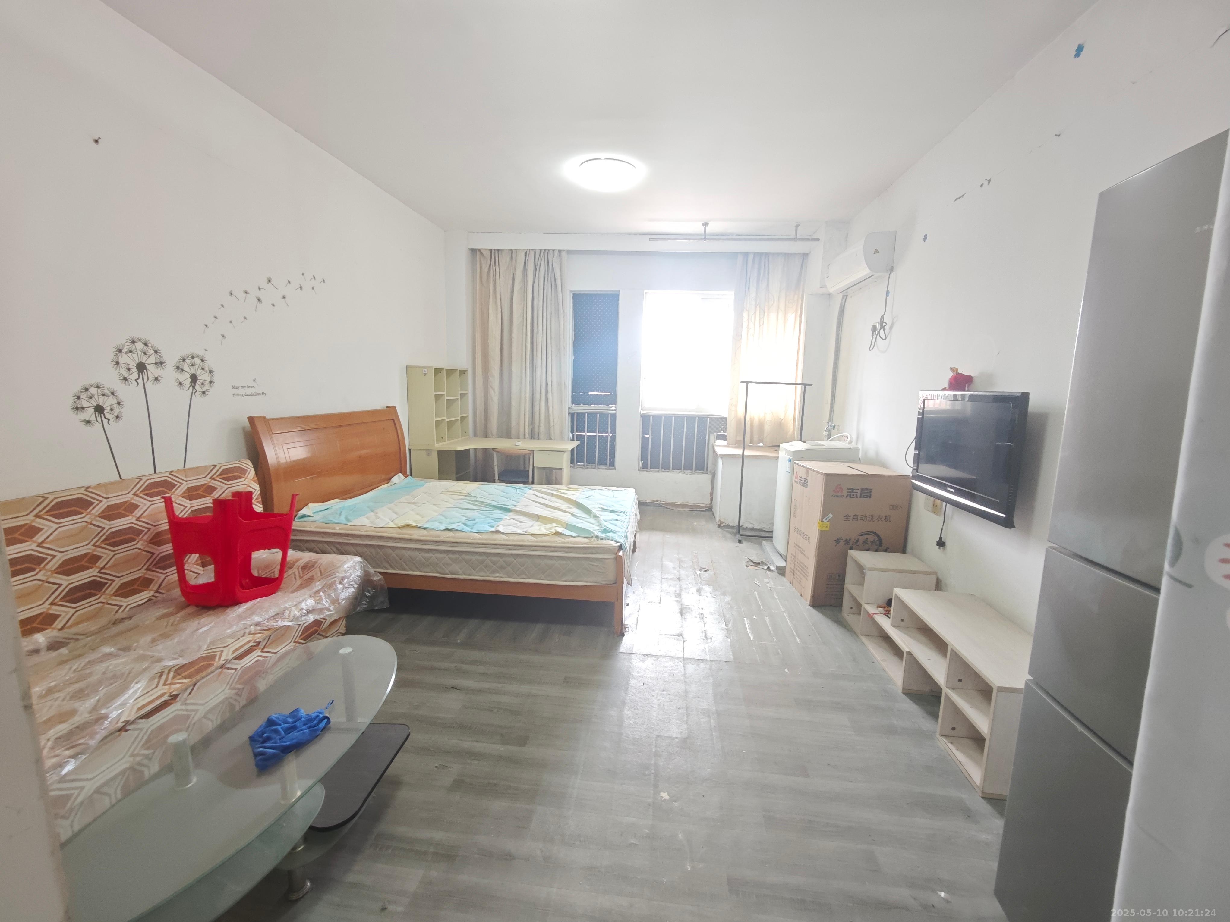 伍家岭生活广场 1室1厅1卫 1000.0元/月 伍家岭生活广场 1室1厅1卫 1000.0元/月室内图