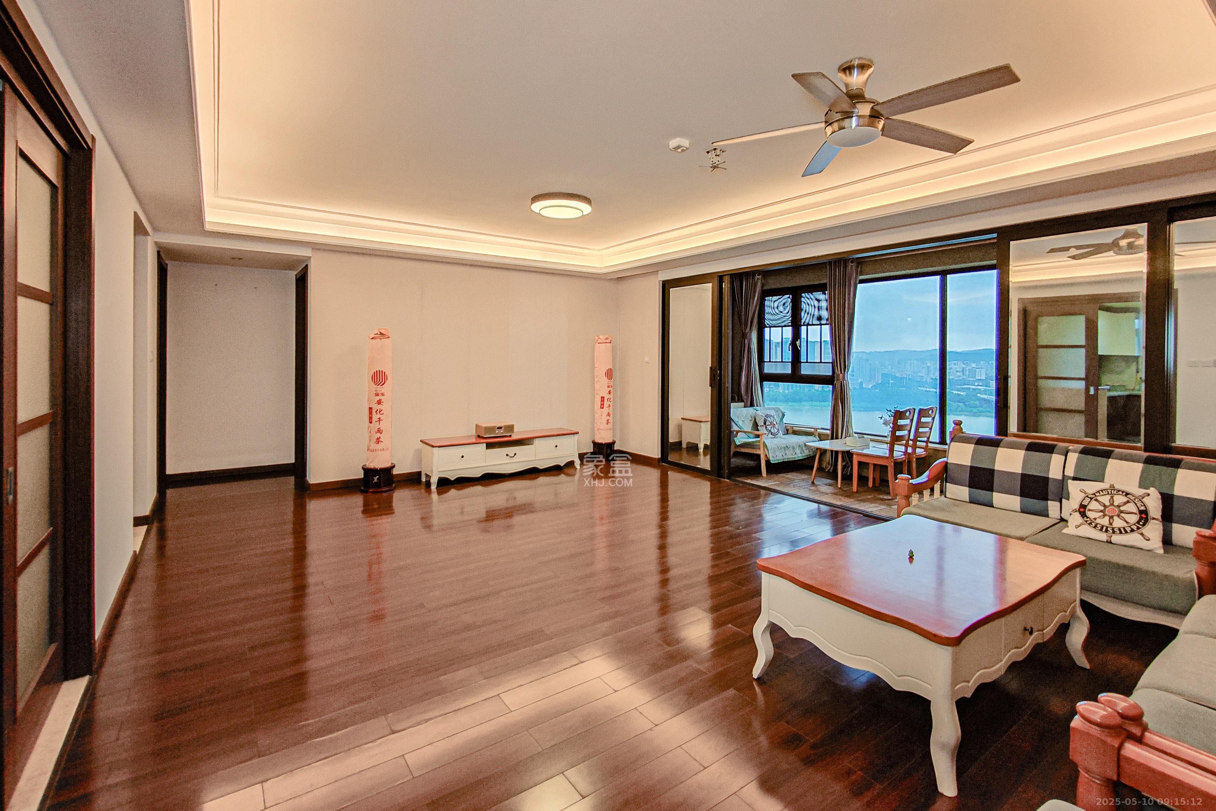 万科紫台  3室2厅2卫   249.80万