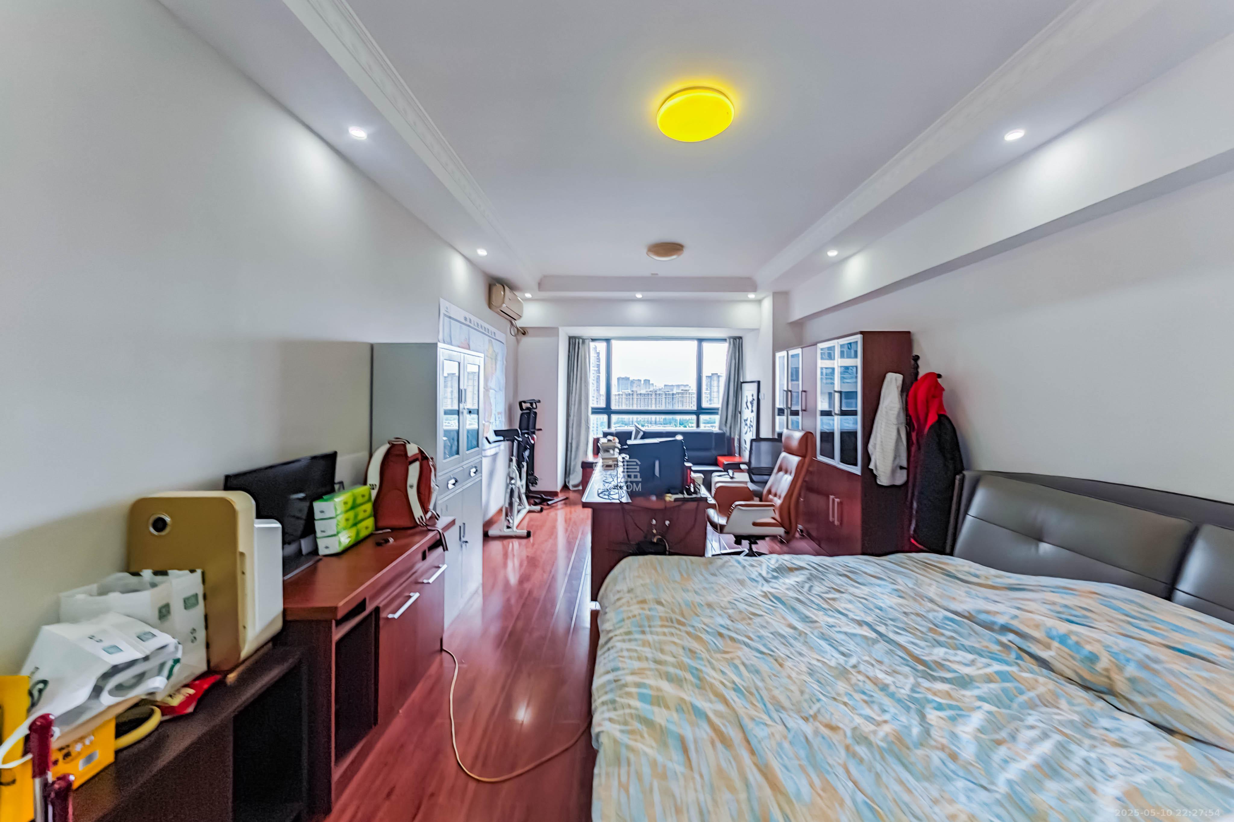 京武浪琴山一、二期  1室1厅2卫    39.0万 京武浪琴山一、二期  1室1厅2卫    39.0万客厅