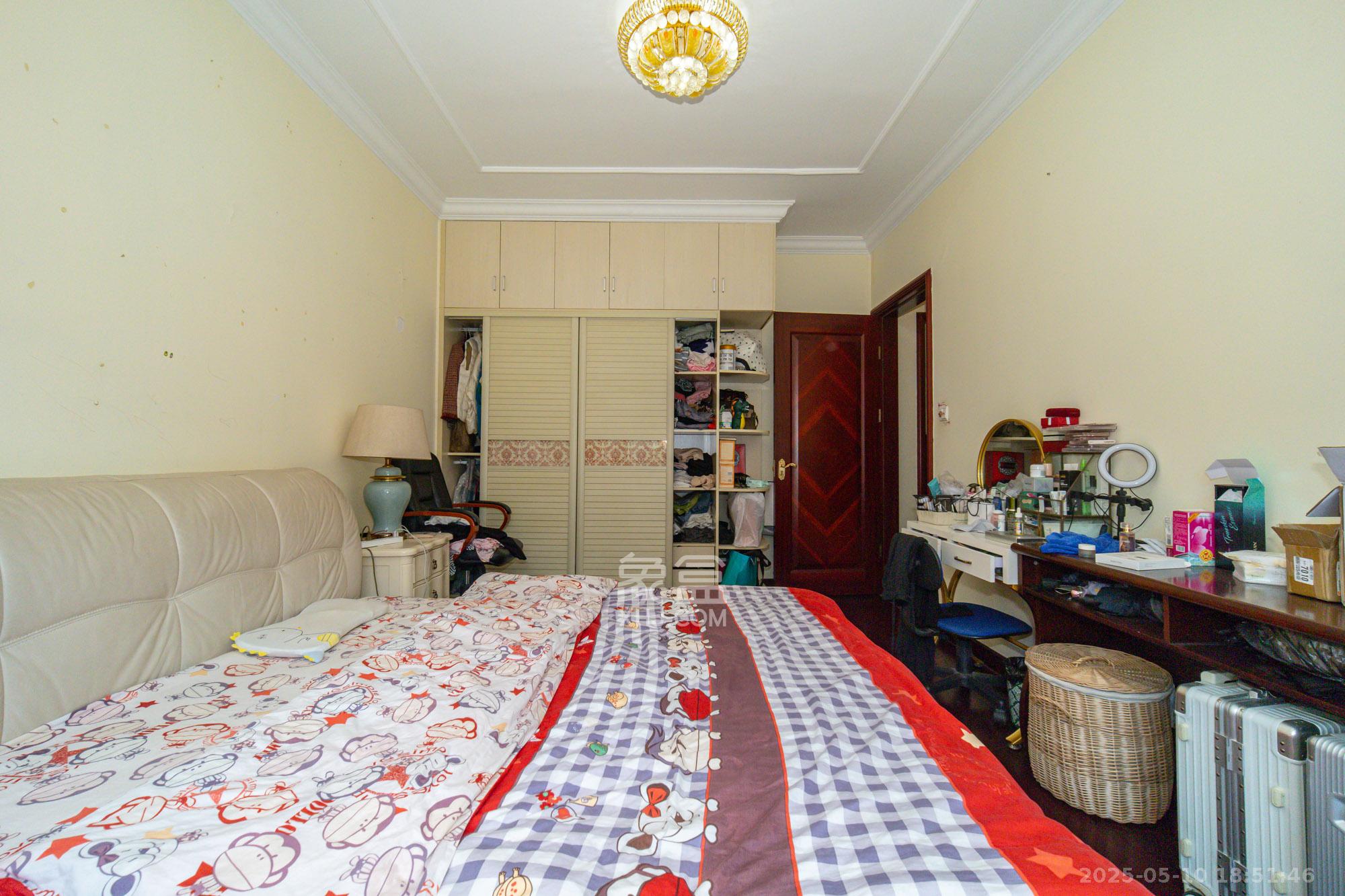 恒大翡翠华庭  3室2厅2卫    72.5万 恒大翡翠华庭  3室2厅2卫    72.5万卧室