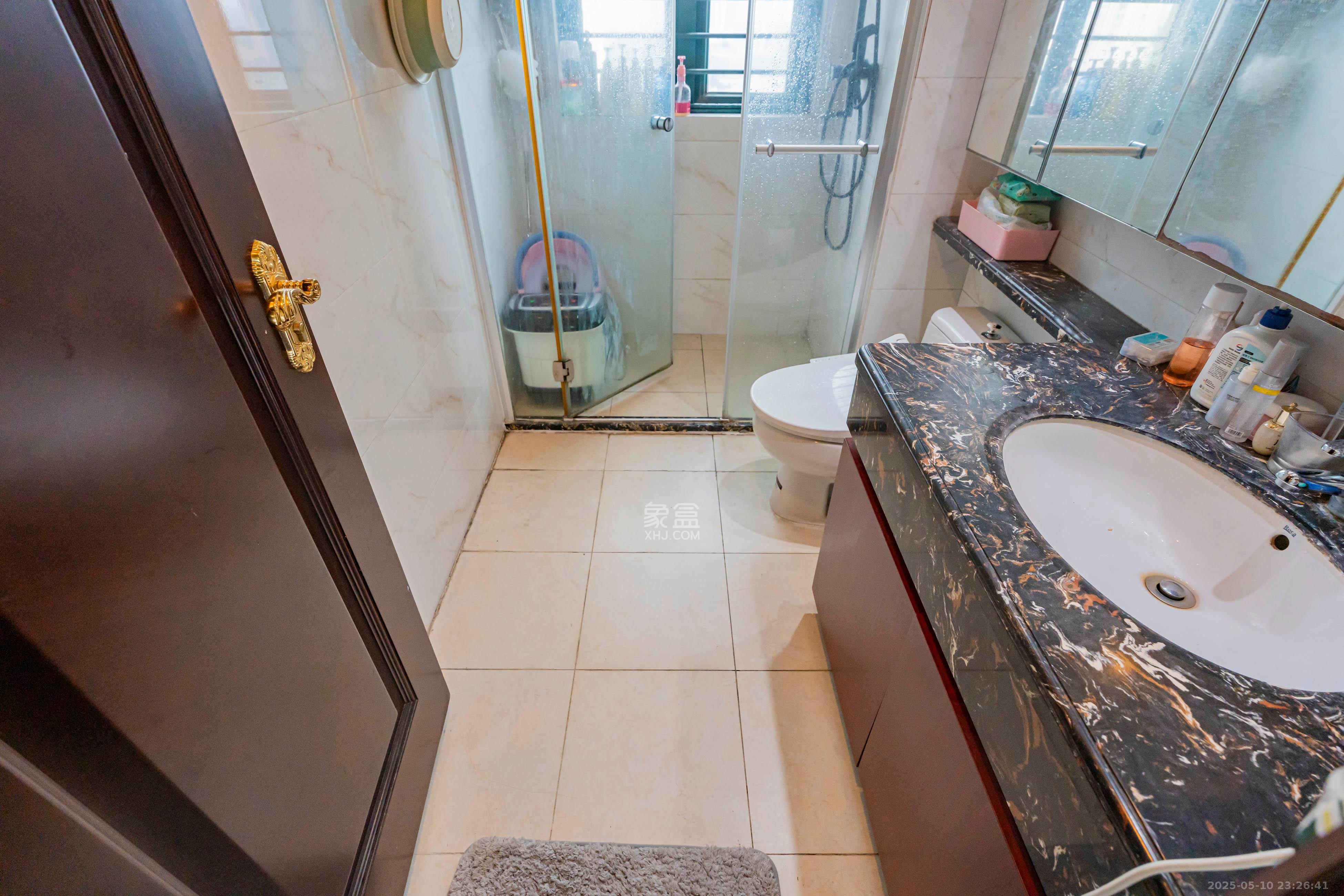 恒大雅苑  3室2厅2卫    98.0万 恒大雅苑  3室2厅2卫    98.0万卫生间