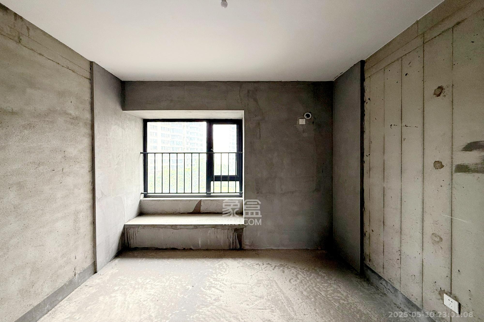 中粮鸿云 3室2厅2卫 75.0万 中粮鸿云 3室2厅2卫 75.0万卧室