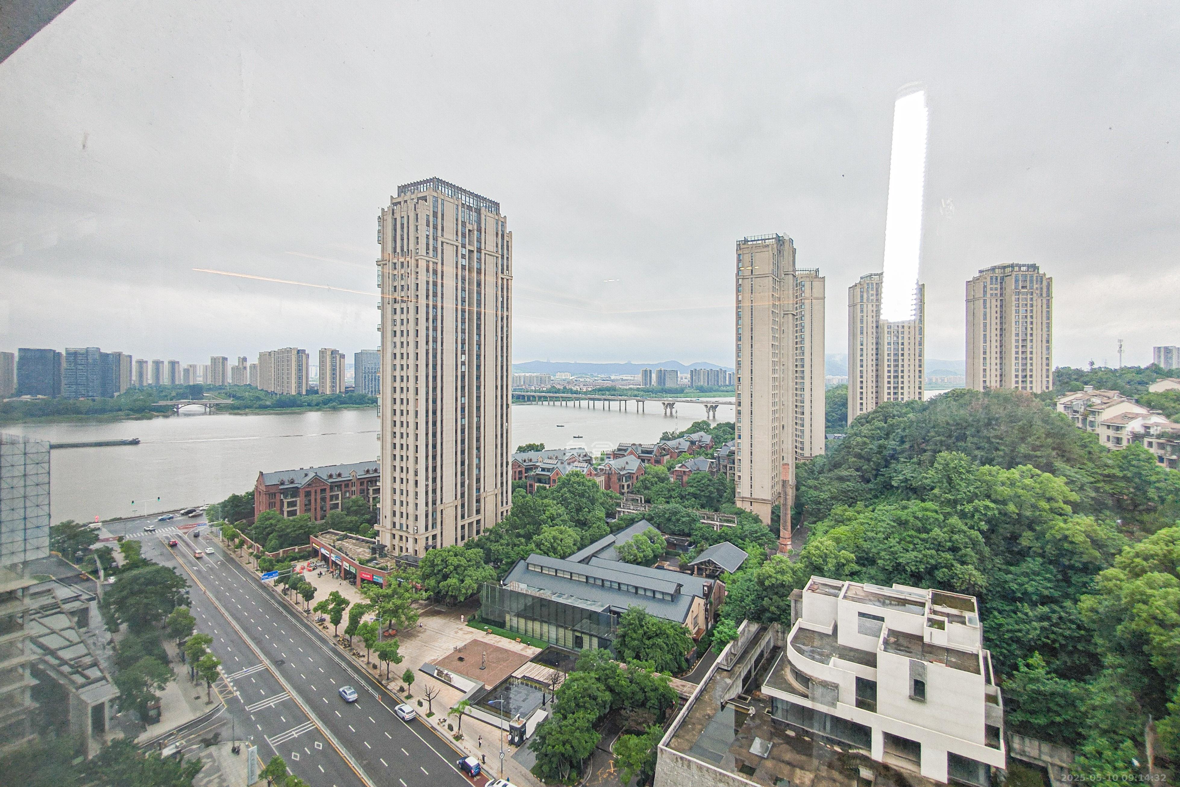 万科紫台  4室2厅3卫   528.00万小区图
