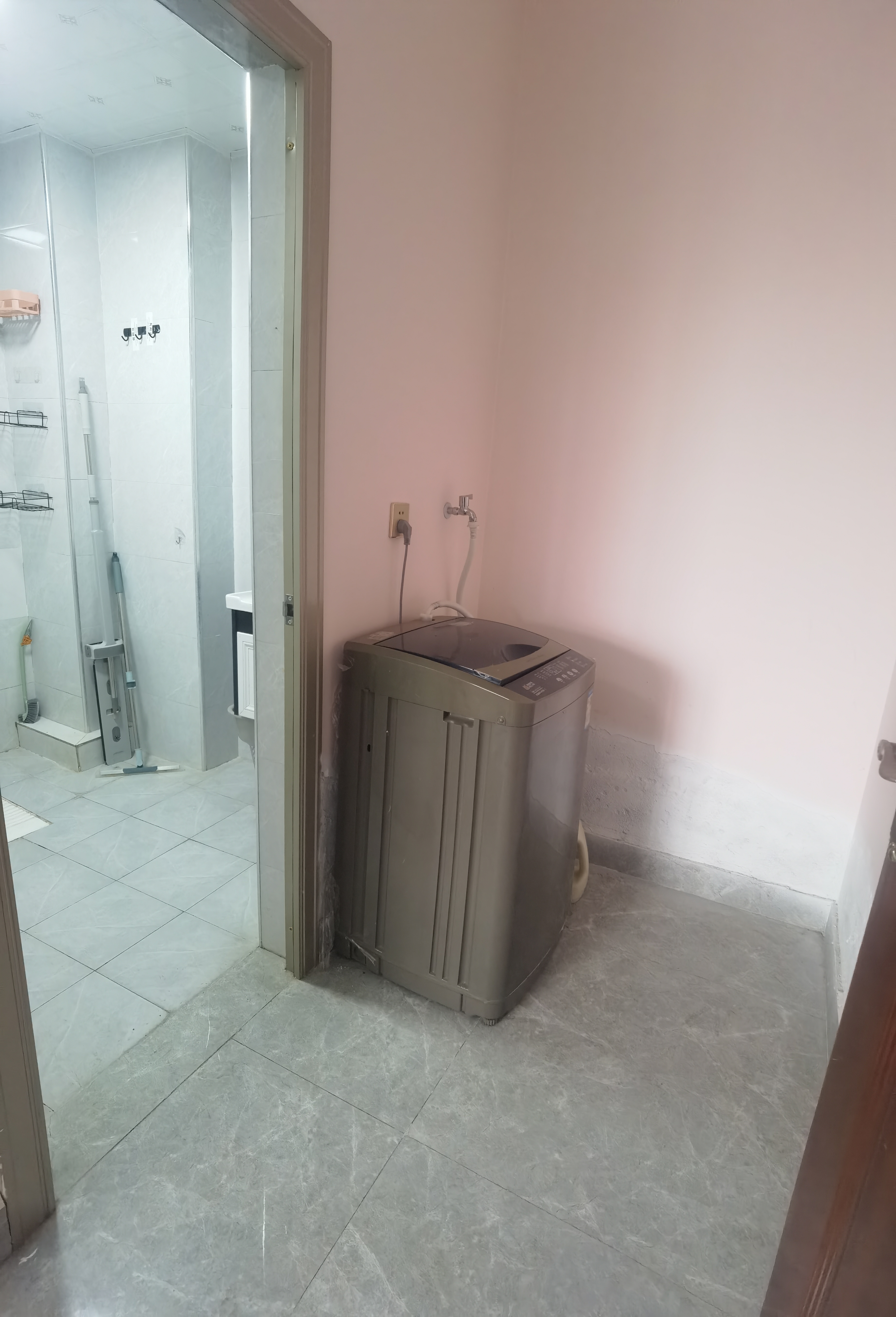 南门口安置小区  1室0厅0卫   1300.00元/月室内图
