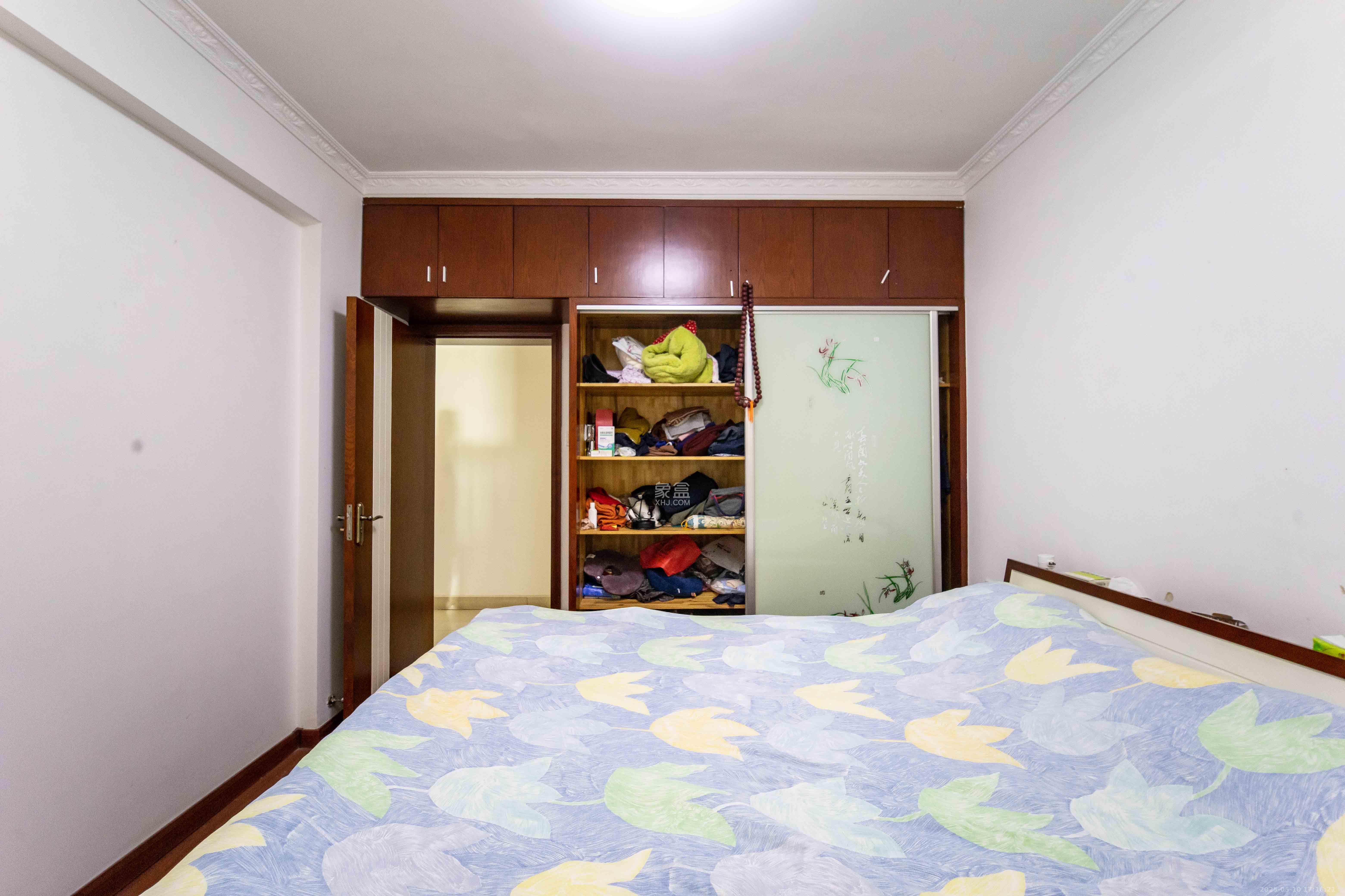 江河双水湾  1室2厅2卫    176.0万 江河双水湾  1室2厅2卫    176.0万卧室