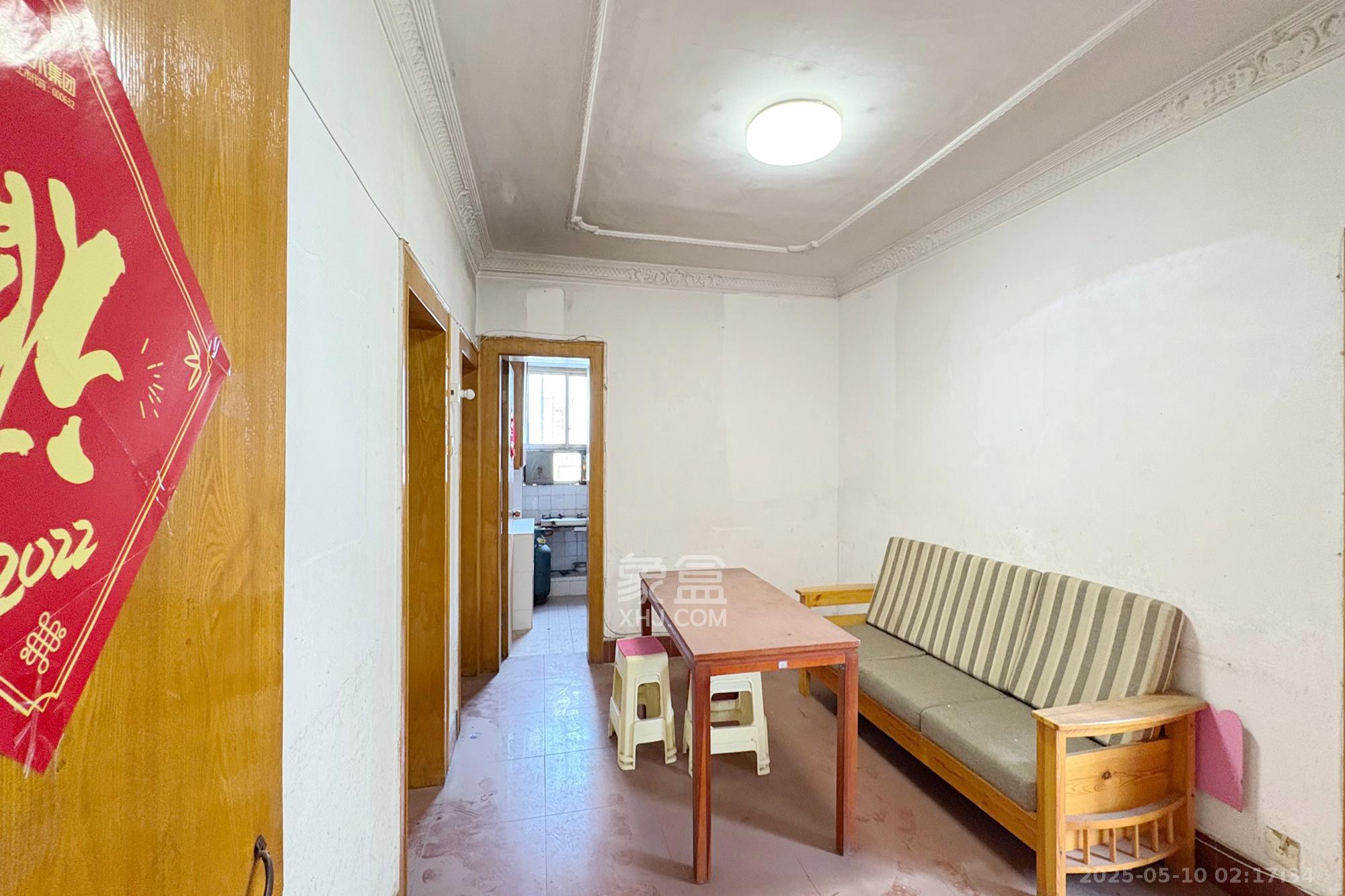 东文庙坪  2室1厅1卫    40.0万 东文庙坪  2室1厅1卫    40.0万客厅