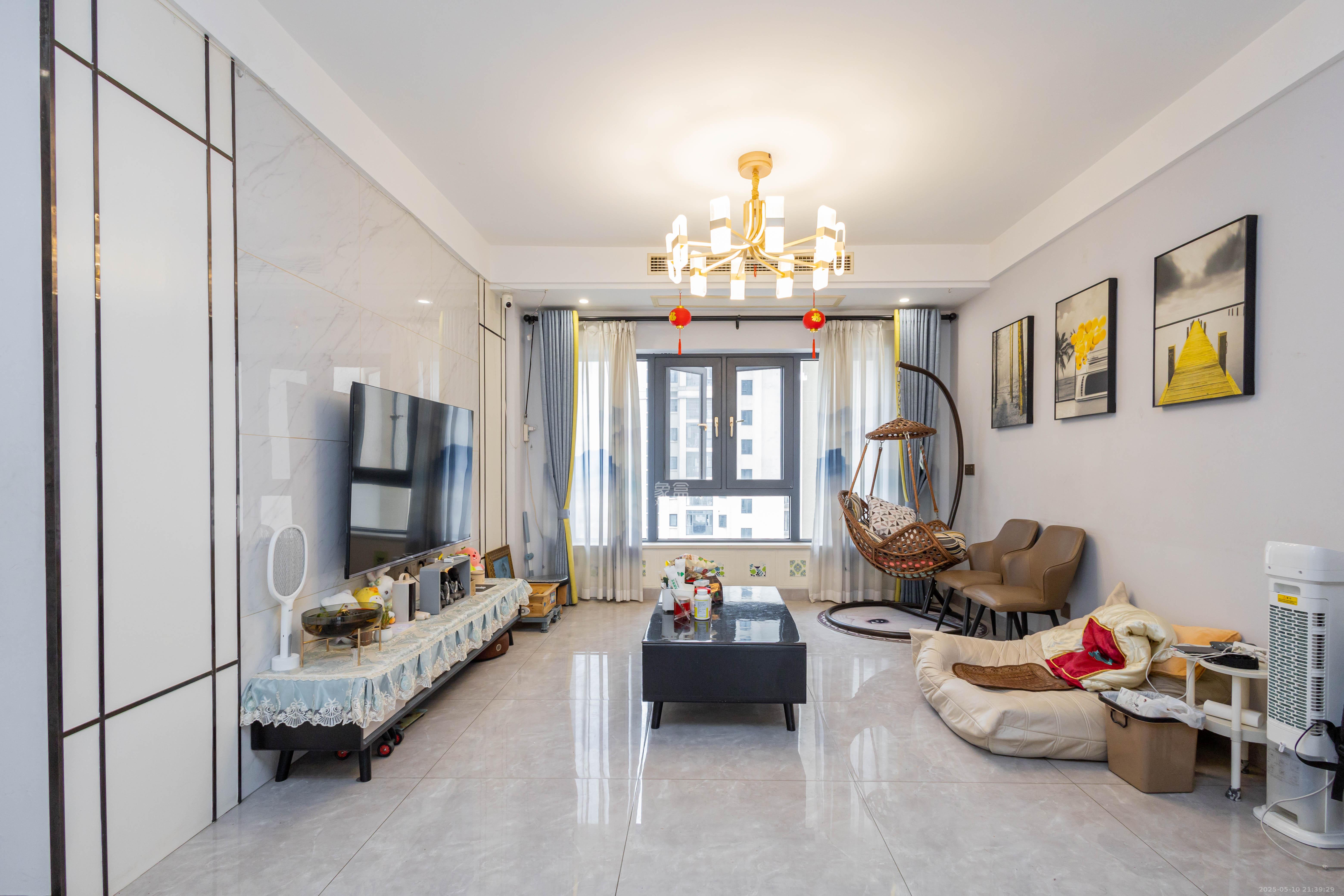 金科天悦(金科美邻汇) 3室2厅2卫 96.8万 金科天悦(金科美邻汇) 3室2厅2卫 96.8万客厅