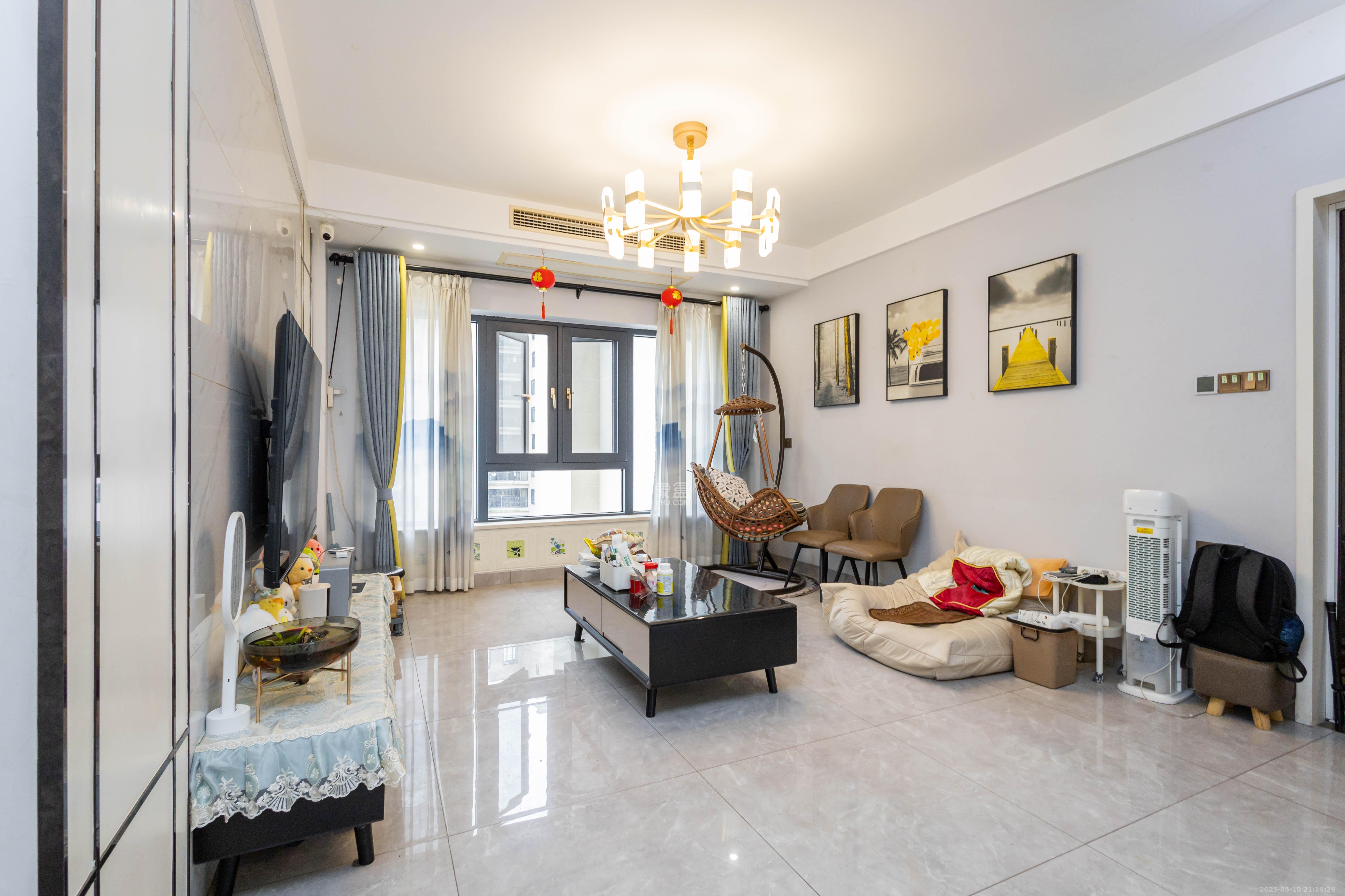 金科天悦(金科美邻汇) 3室2厅2卫 96.8万 金科天悦(金科美邻汇) 3室2厅2卫 96.8万客厅