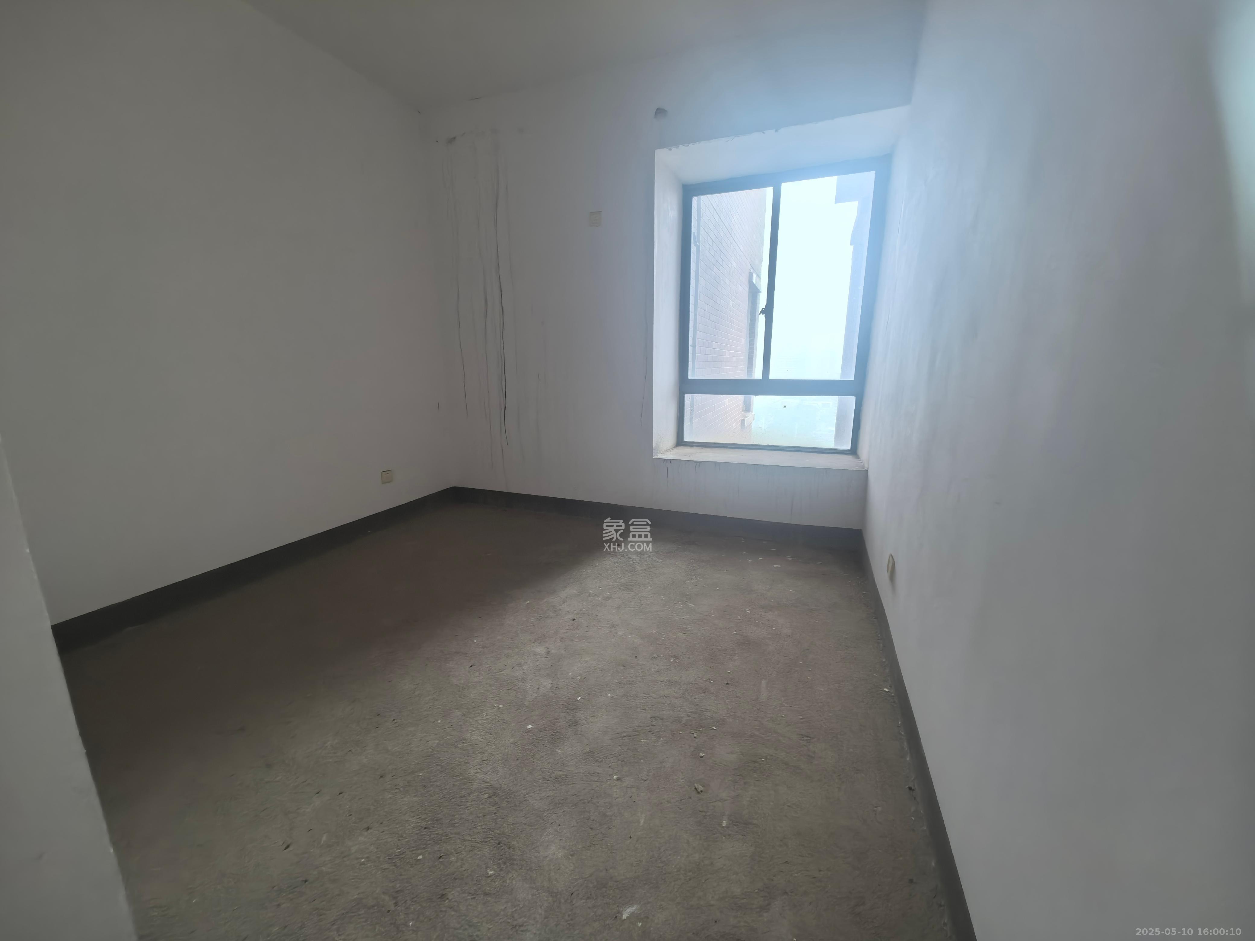 纳帕溪谷后湾  5室2厅3卫    136.0万 纳帕溪谷后湾  5室2厅3卫    136.0万客厅