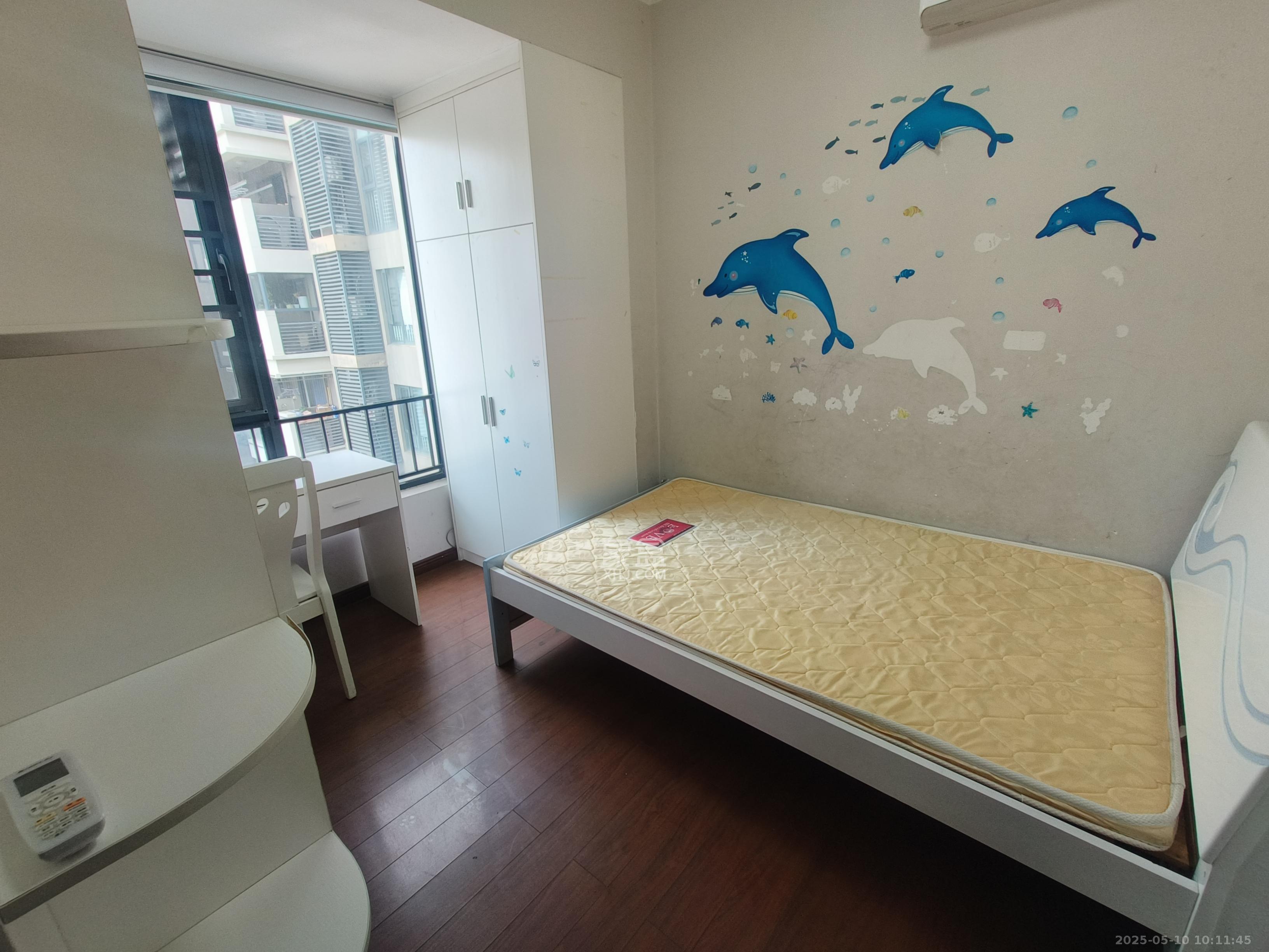 万科城 3室2厅1卫 2300.0元/月 万科城 3室2厅1卫 2300.0元/月室内图