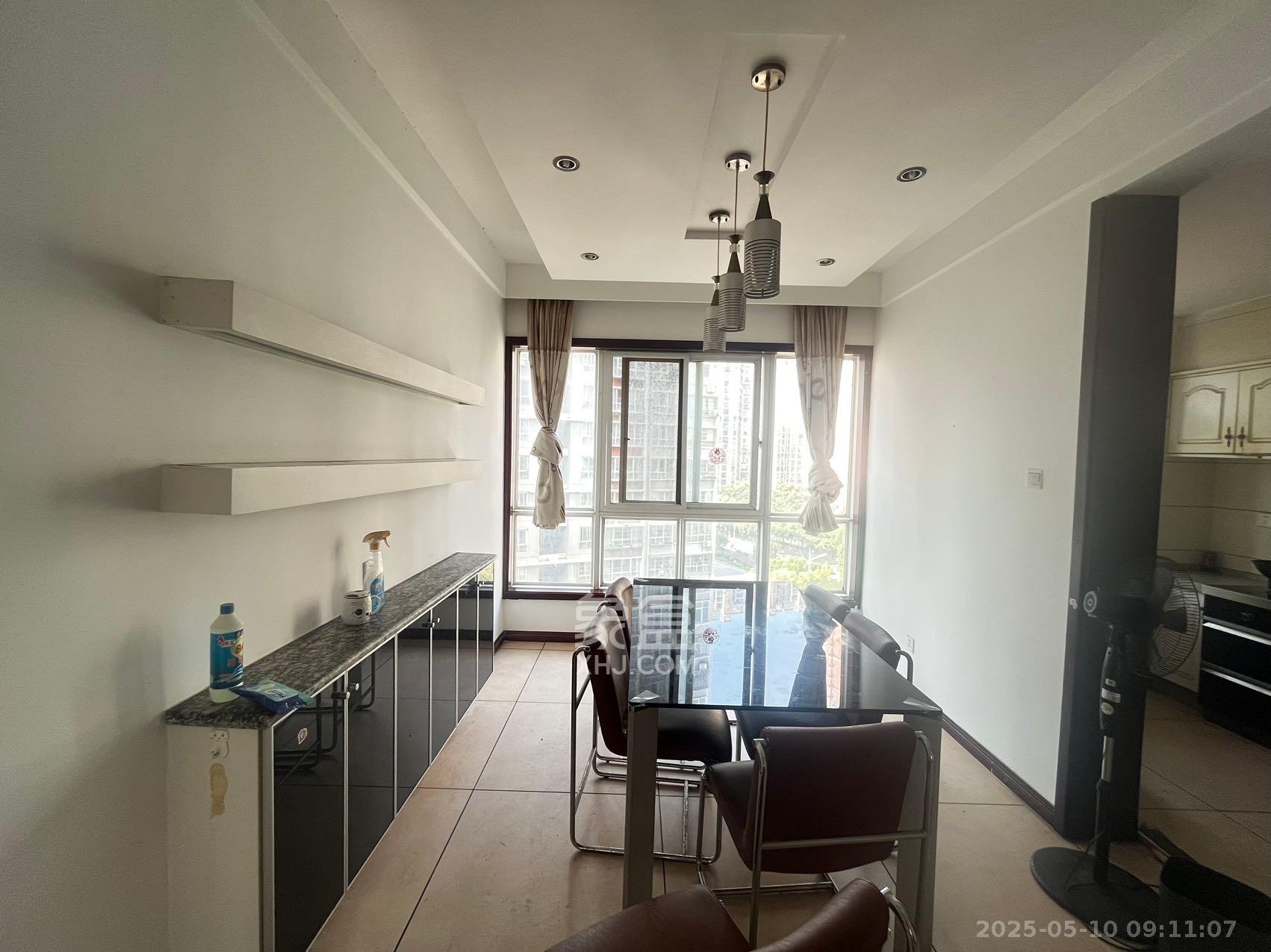 麓山润城 4室2厅2卫 2000.0元/月 麓山润城 4室2厅2卫 2000.0元/月室内图