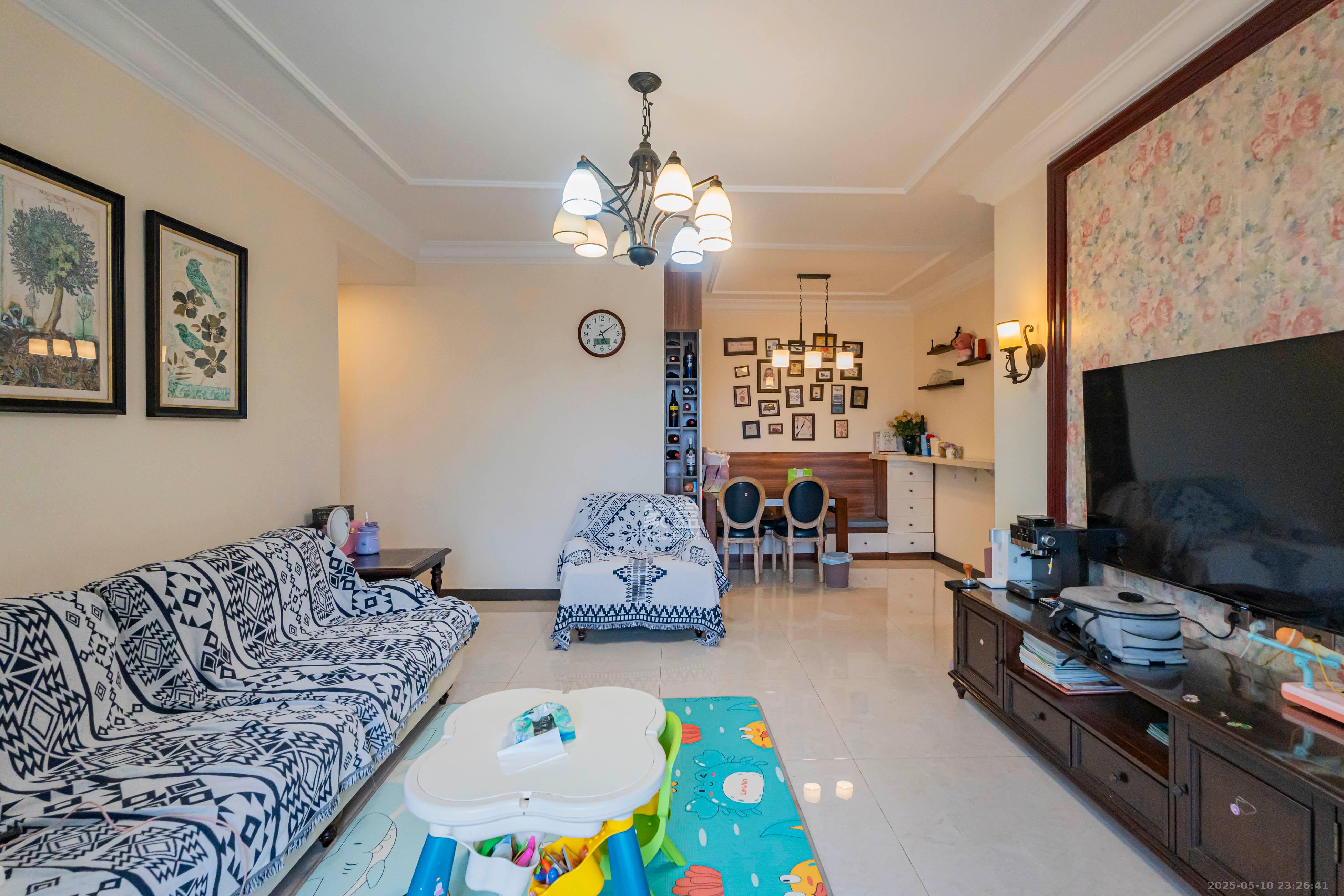 恒大雅苑  3室2厅2卫    98.0万 恒大雅苑  3室2厅2卫    98.0万客厅