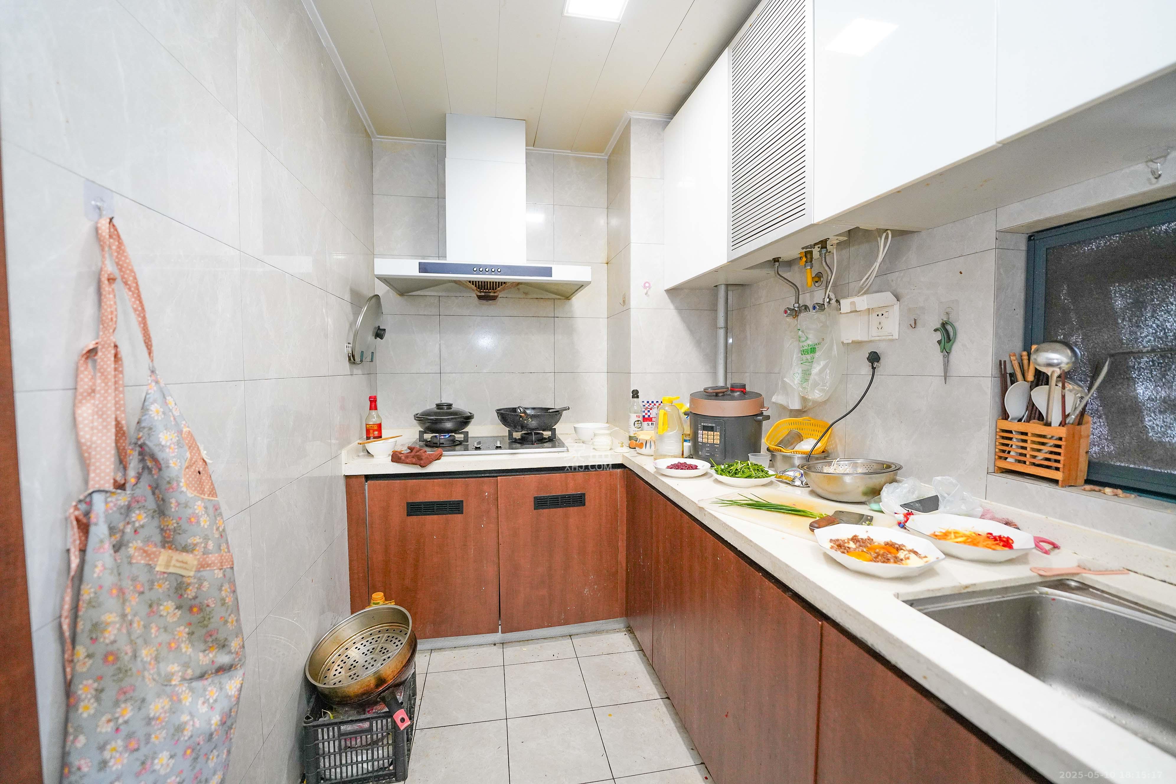 汇金城/嘉华城(二期、三期) 3室2厅2卫 106.8万 汇金城/嘉华城(二期、三期) 3室2厅2卫 106.8万厨房